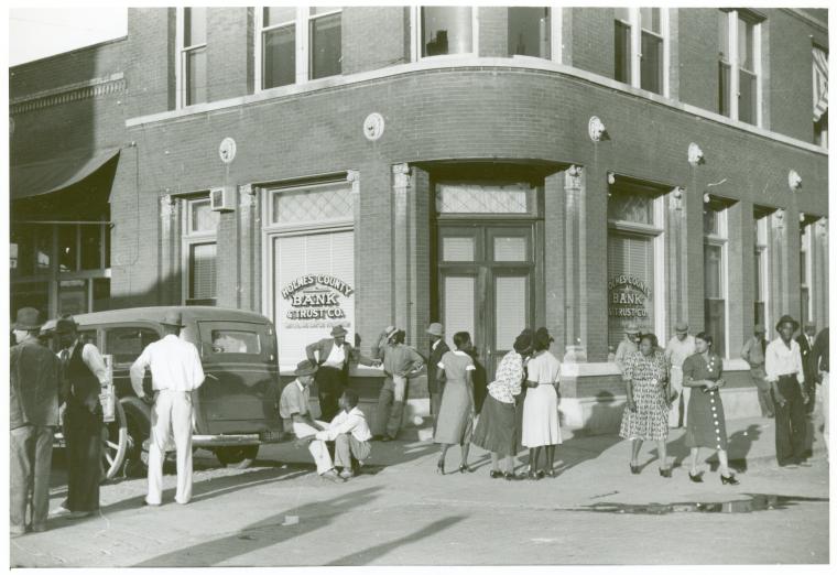 Schomburg Center for Research in Black Culture, Photographs and Prints Division, The New York Public Library. (1939). Saturday afternoon, Lexington, Holmes County, Mississippi Delta, October 1939. Retrieved from https://digitalcollections.nypl.org/items/510d47df-f8c6-a3d9-e040-e00a18064a99