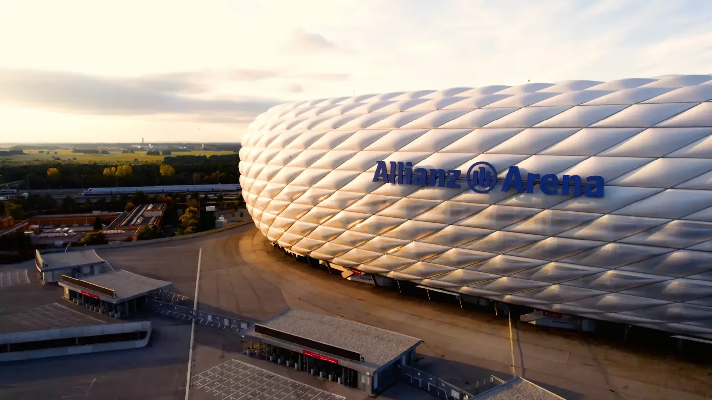 Fondos de inversión y asesoramiento patrimonial premium en Murcia. Imagen de la solidez del Allianz Arena que representa a Allianz, la gestora de activos y aseguradora líder en Europa.
