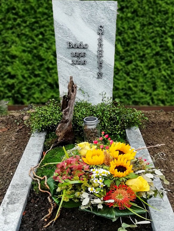 Grabsteine Weikert und Maier