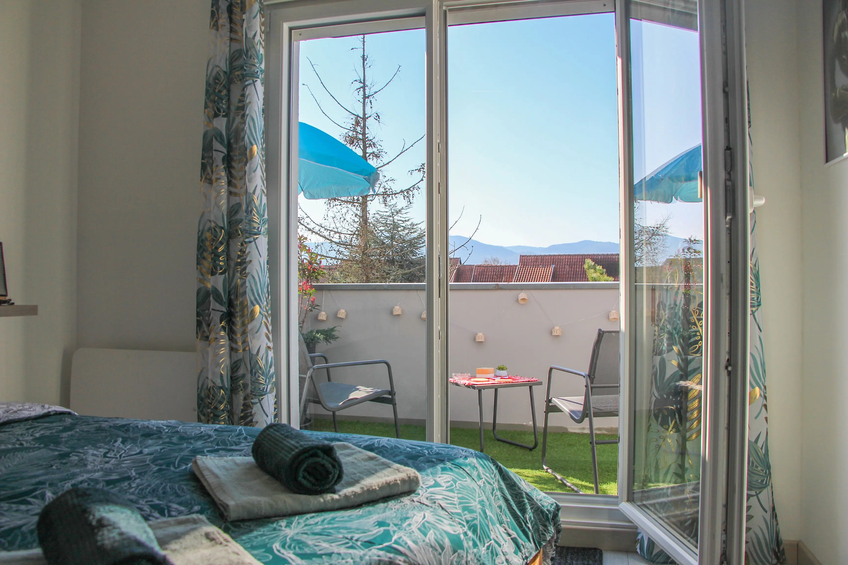 Vue depuis la chambre et la terrasse du gîte L'Obernai à Obernai, Alsace