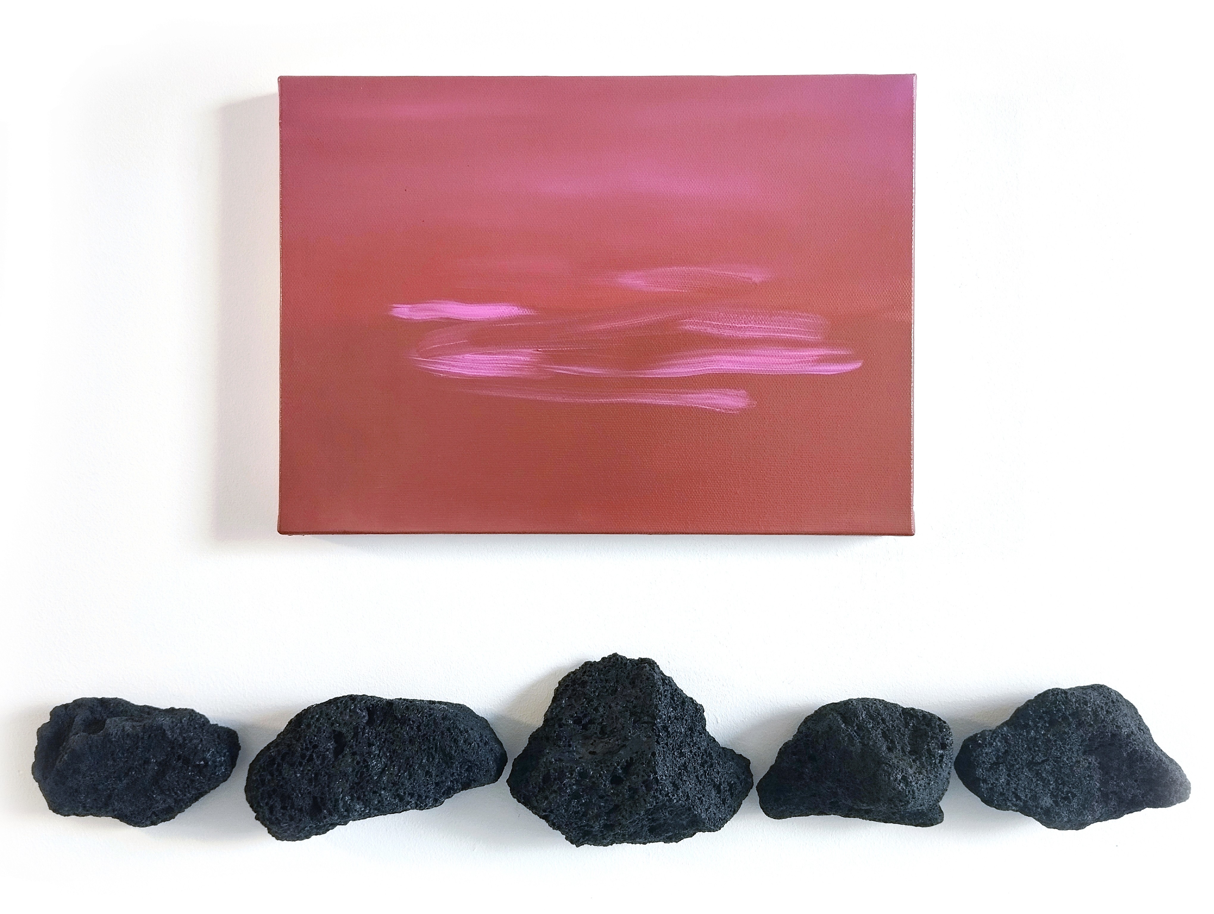 Sans-titre, Huile sur toile 33 x 24 cm et Pierres volcaniques, dimensions variables