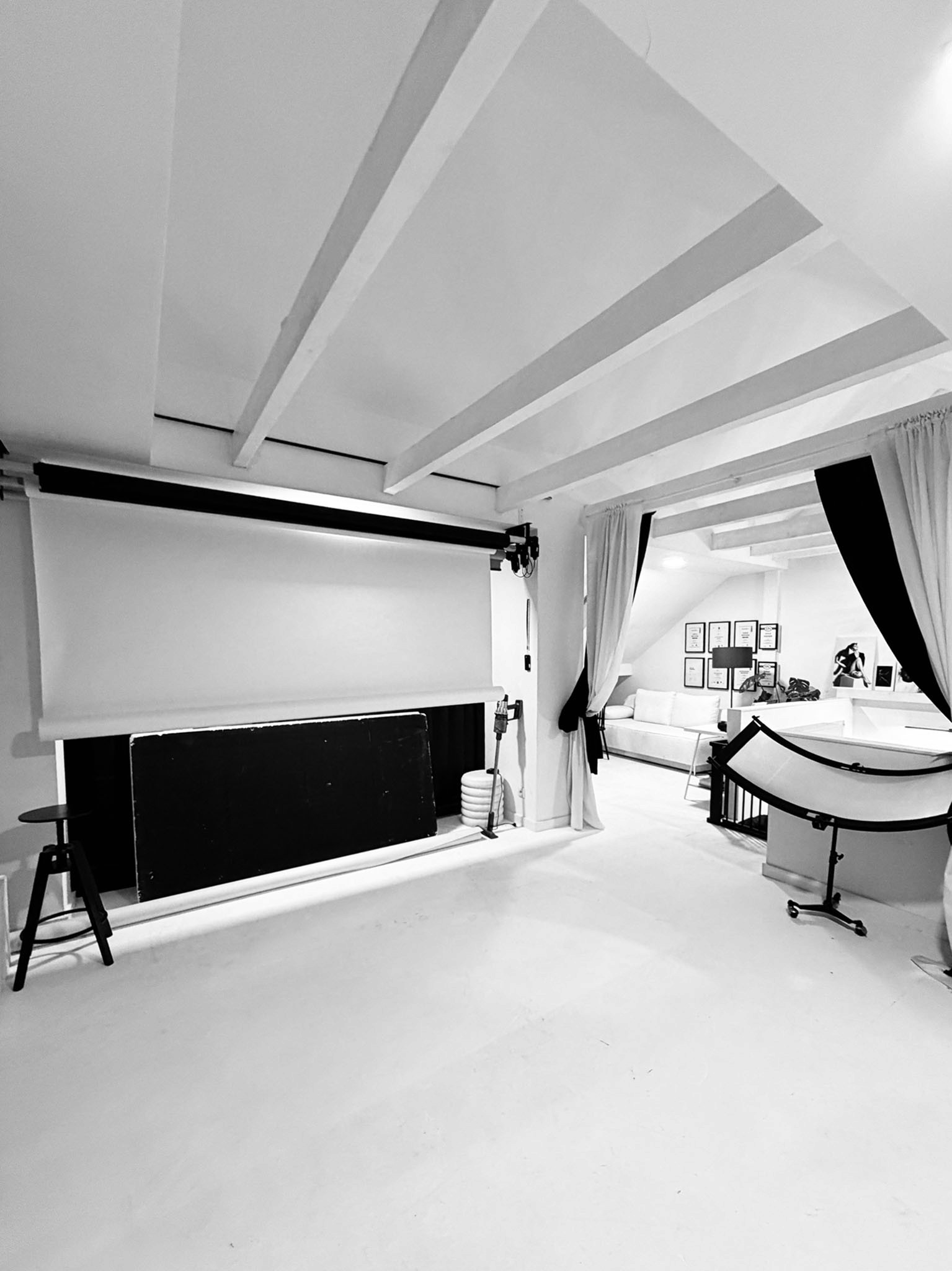 Agnieszka Czyzkowska kobiece sesje fotograficzne Warszawa studio fotograficzne Jozefoslaw przestrzen studyjna