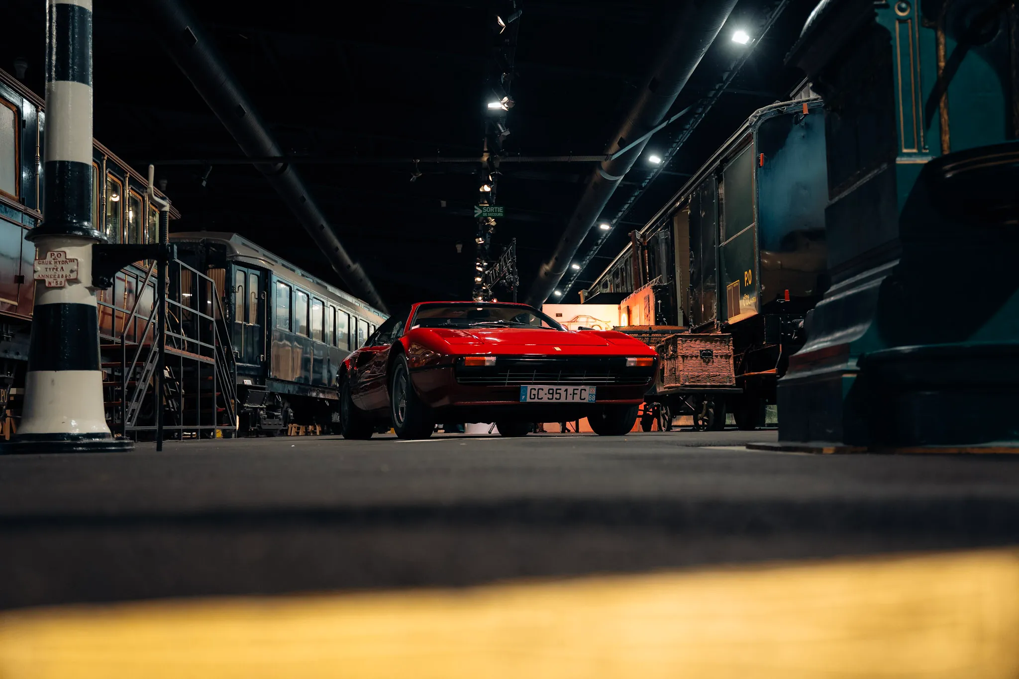 Photographe automobile à Mulhouse — shooting Ferrari à la Cité du Train, Alsace