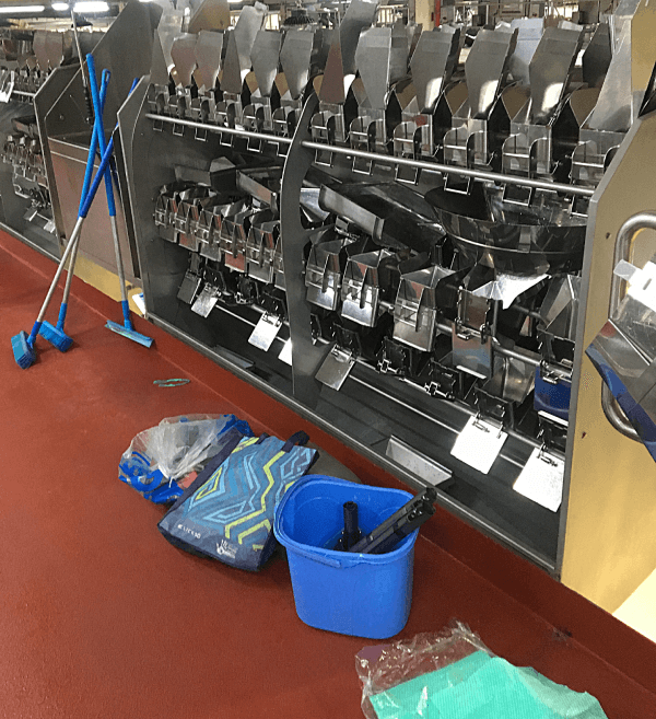 R638 Traditional ineffective bucket and rag cleaning