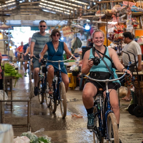 The biggest fresh market in Phrapadaeng district