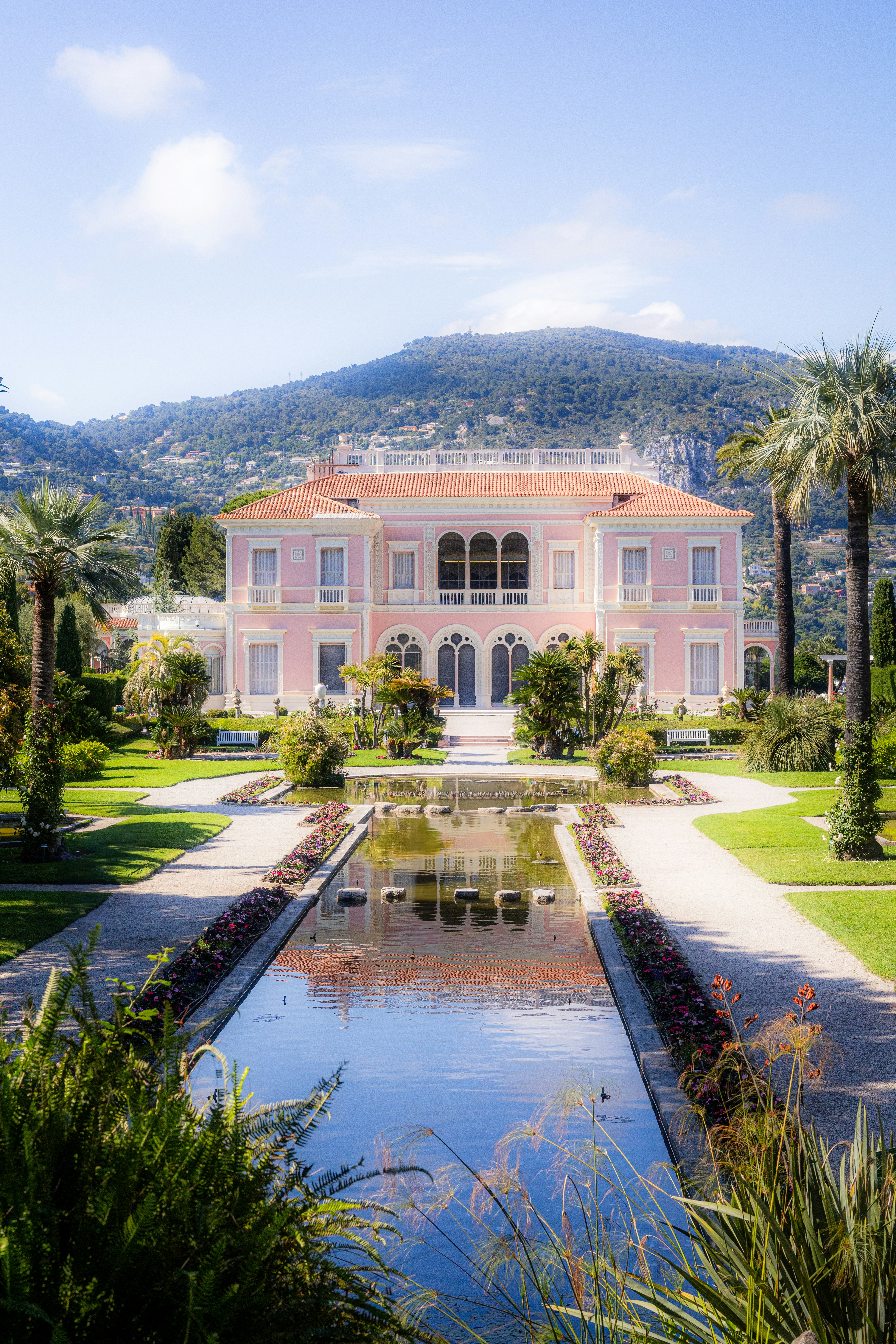 Canal View Villa in Amsterdam