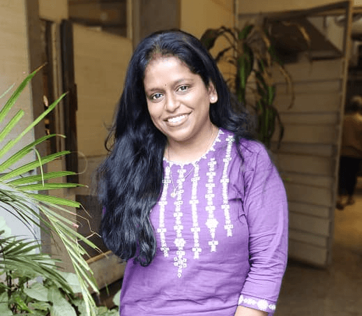 shallow focus photography of woman outdoor during day