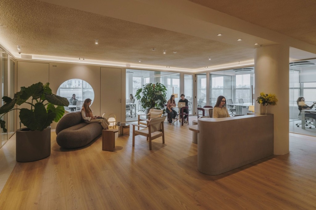 thi-cong-van-phong-tron-goi