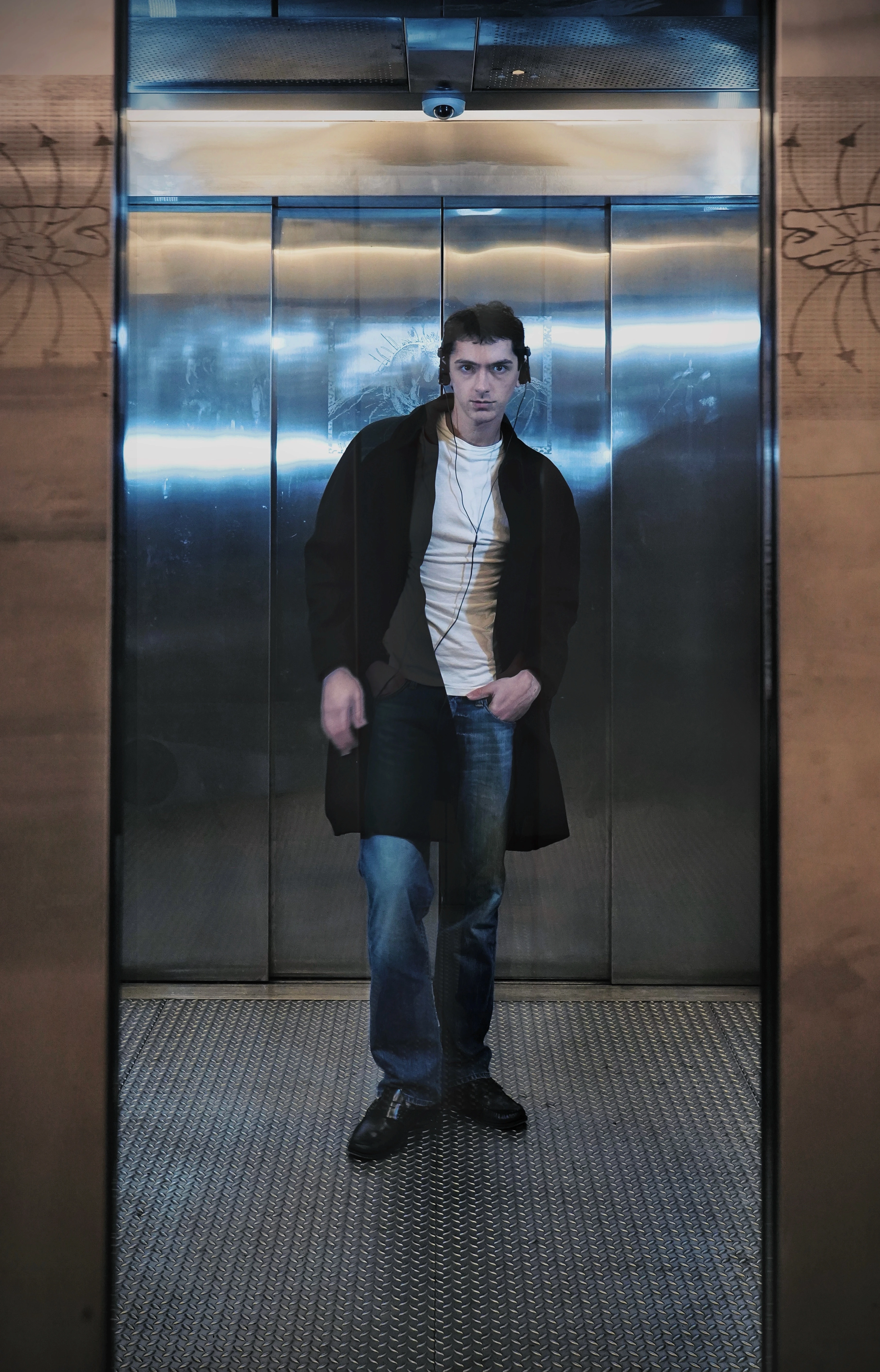 Rllyevan serving strobes in an elevator shaft