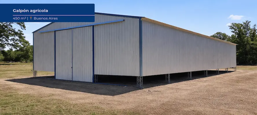 Galpón metálico agrícola de 15x30 metros con estructura de acero y cerramiento de chapa instalado en Buenos Aires.