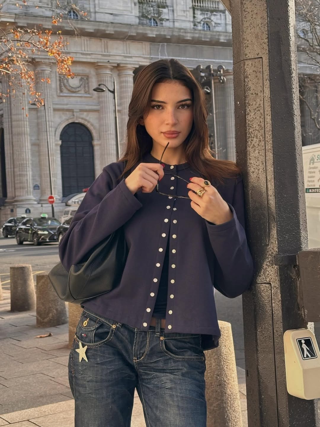 woman whose posing in a sreet 