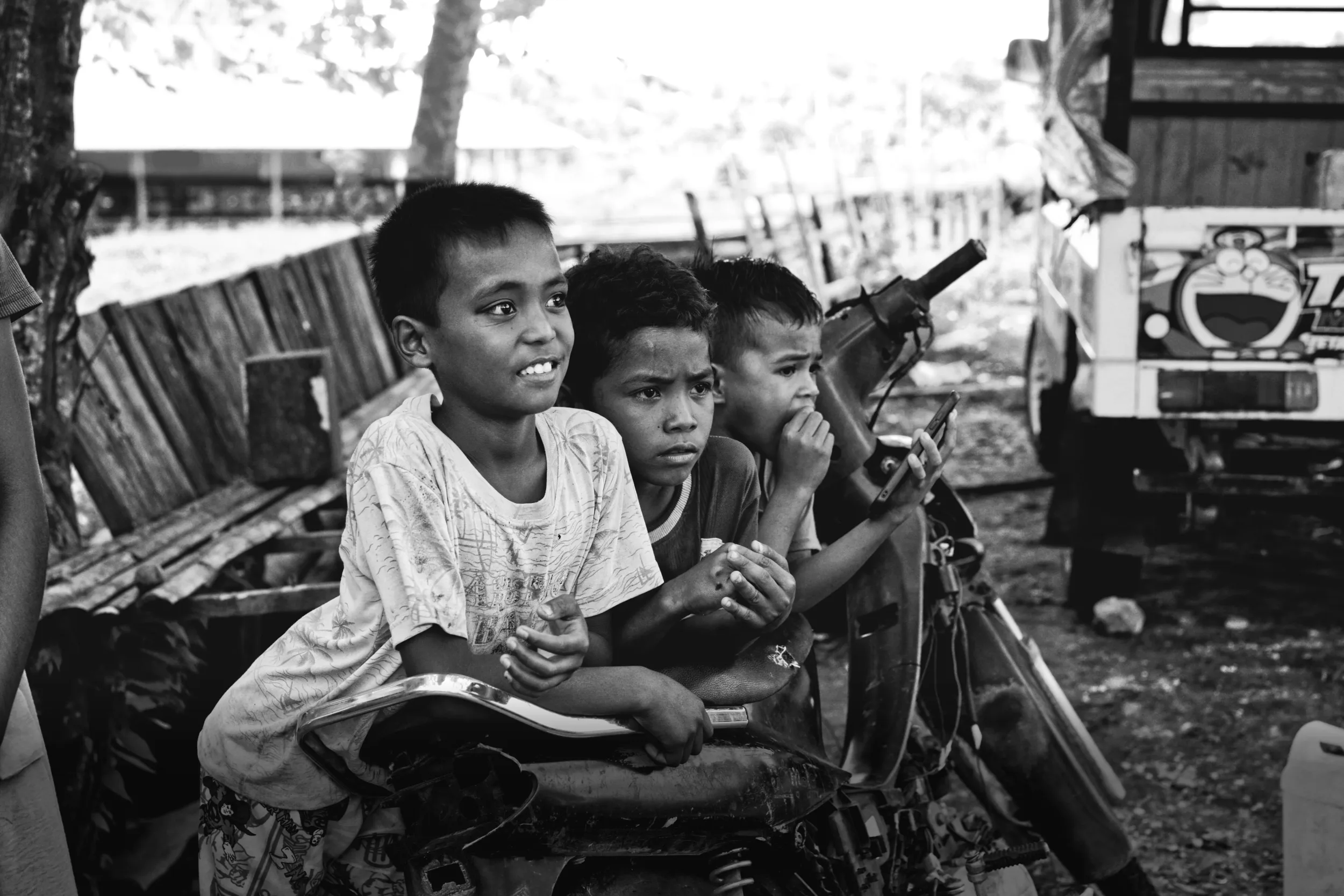 Photographie documentaire des habitants de Sumba, île Indonésienne peu connue et développée dont nous ne voyons que les plages paradisiaques, en oubliant parfois les humains que voici