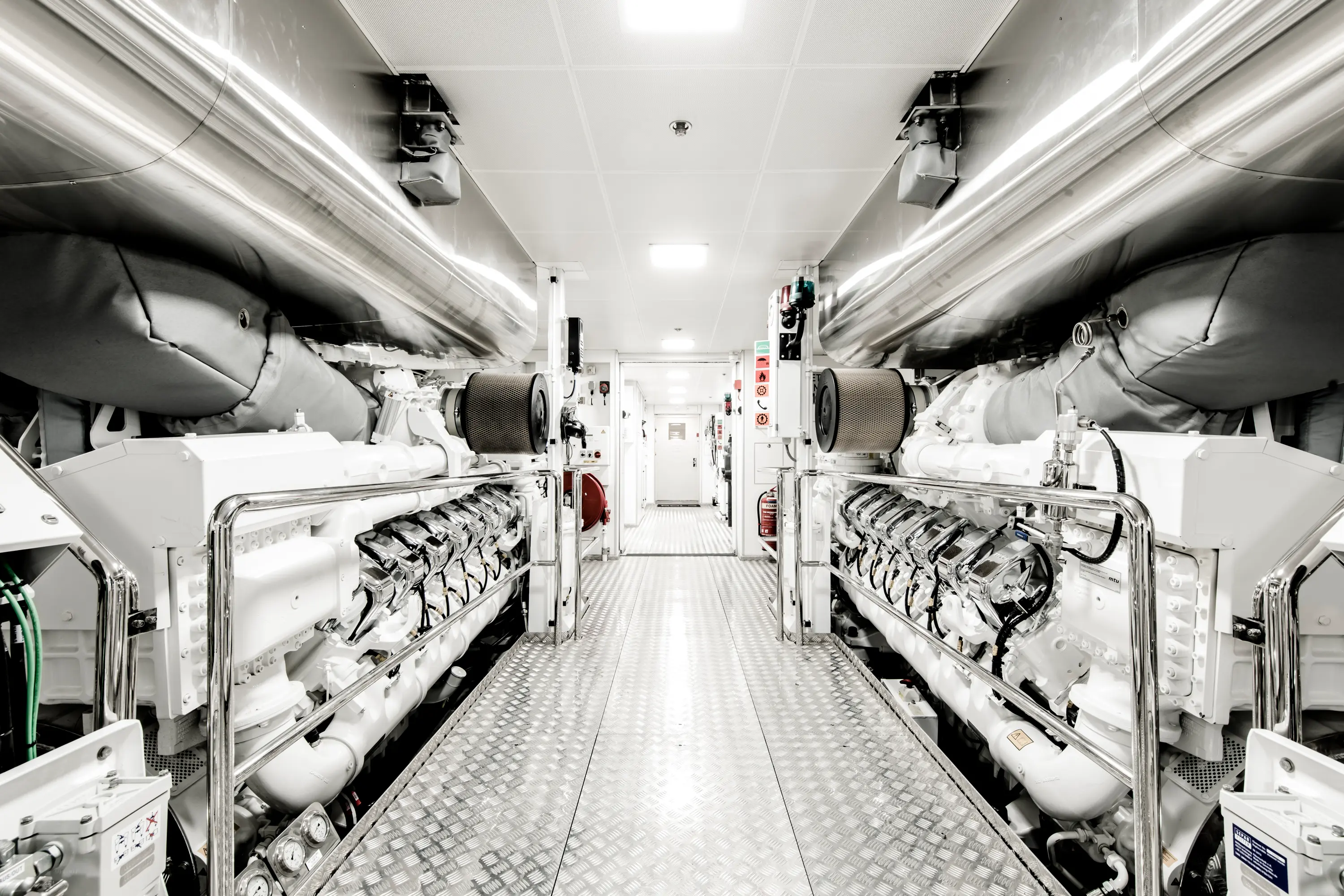 Minimalist hotel lobby with chandeliers, sofas and windows.