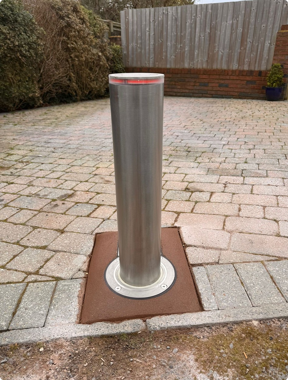 Electric bollard
