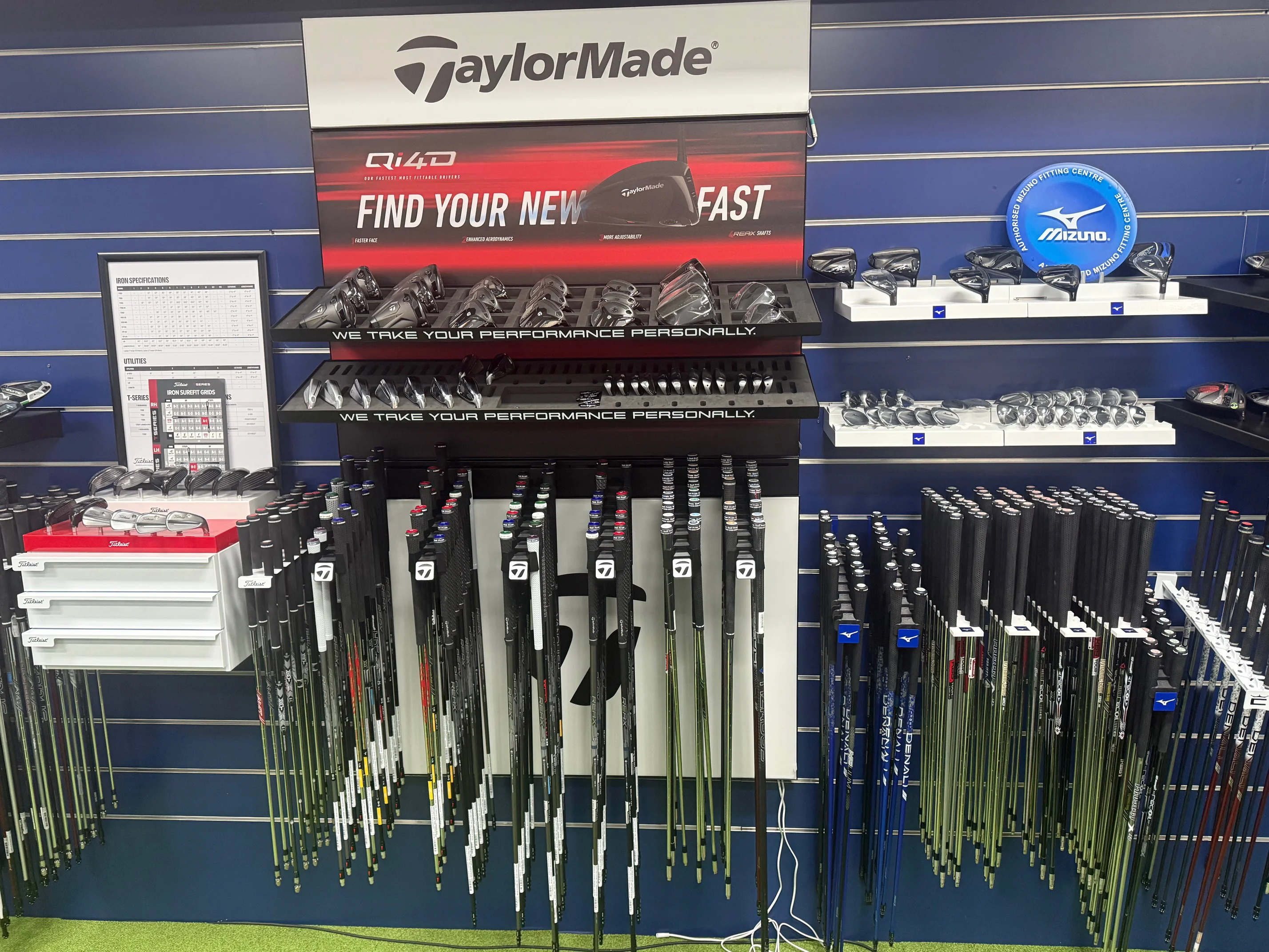 taylormade-mizuno-golf-clubs-custom-fitting-display-heilo