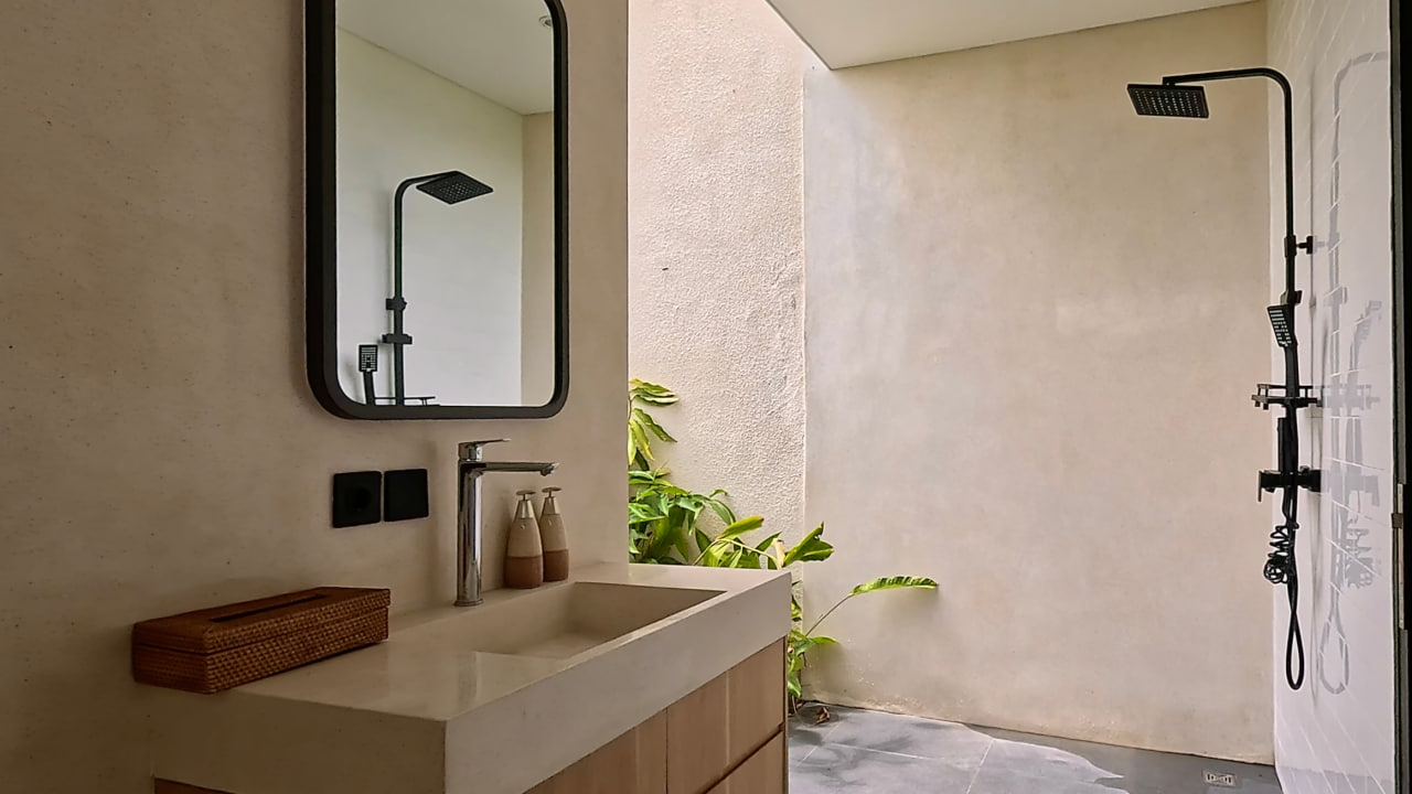 Tropical Villa Cemagi — ocean-view villa 100 m from the beach