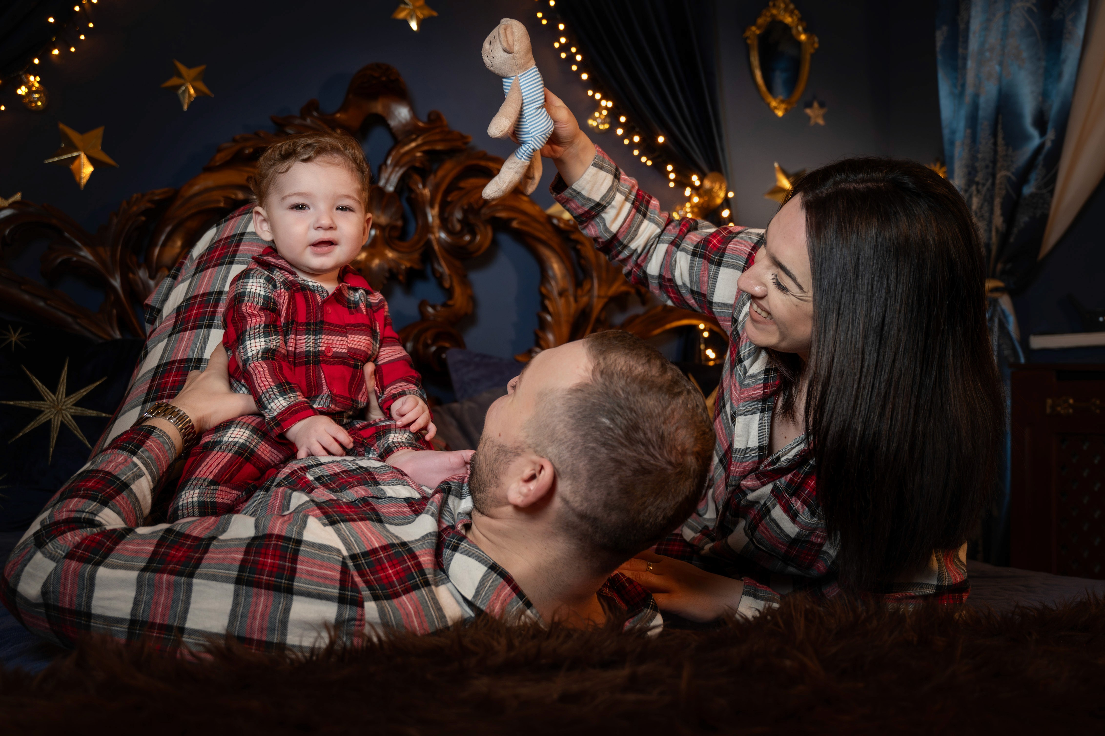 Sedinta foto de Craciun in familie, parinti si copil 