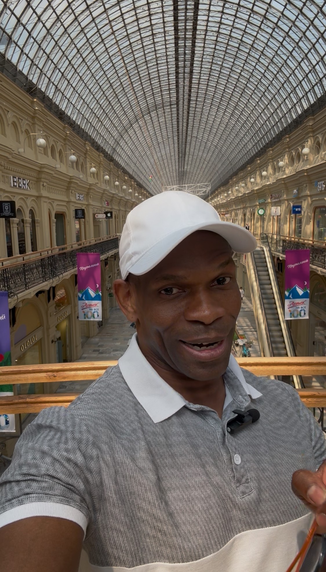 Instrutor ensinando sobre anúncios online no Meta Ads