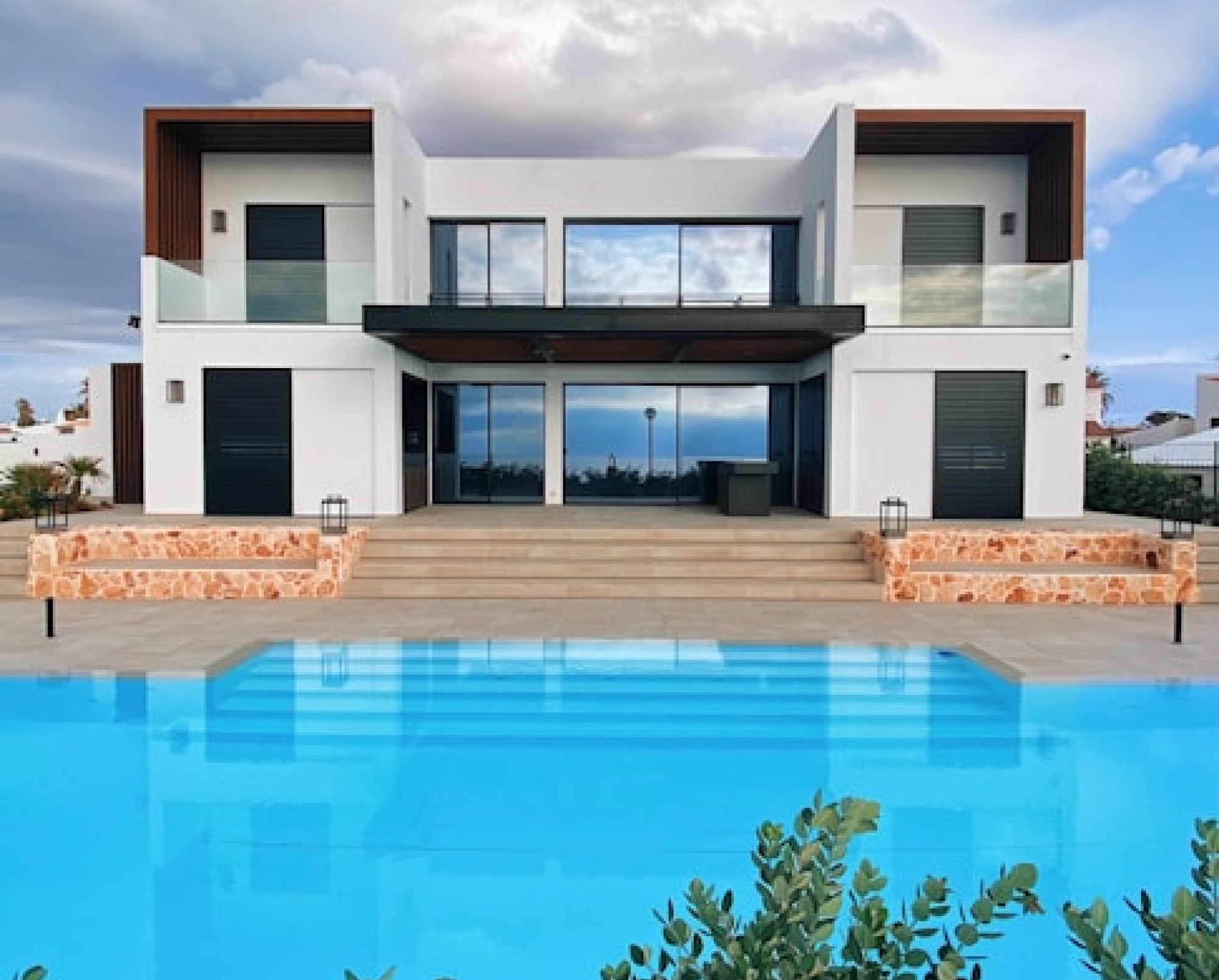 POOLEN swimming pool materials and finishes