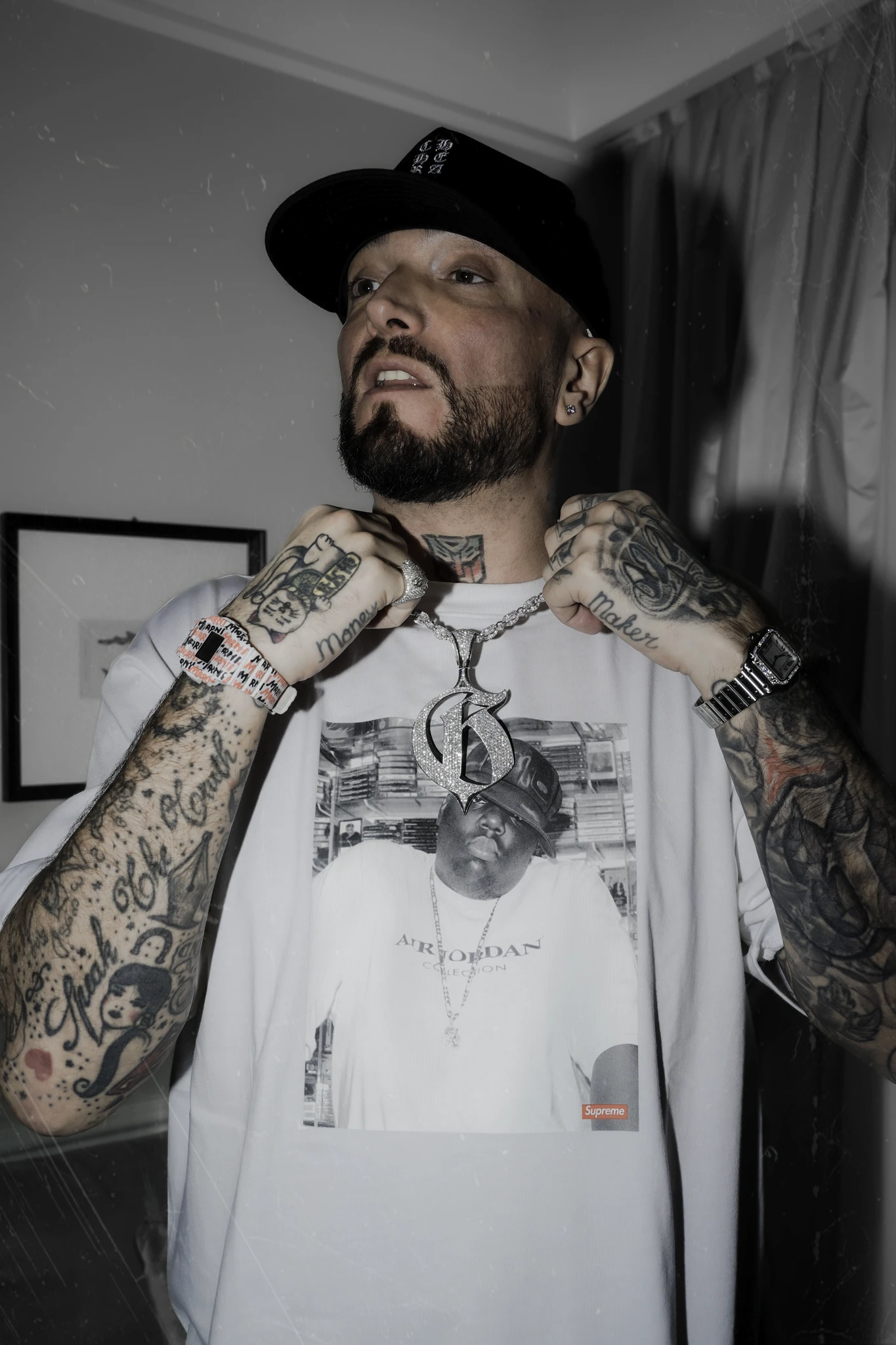 Ritratto editoriale di Gue Pequegno scattato da Edoardo Verduchi