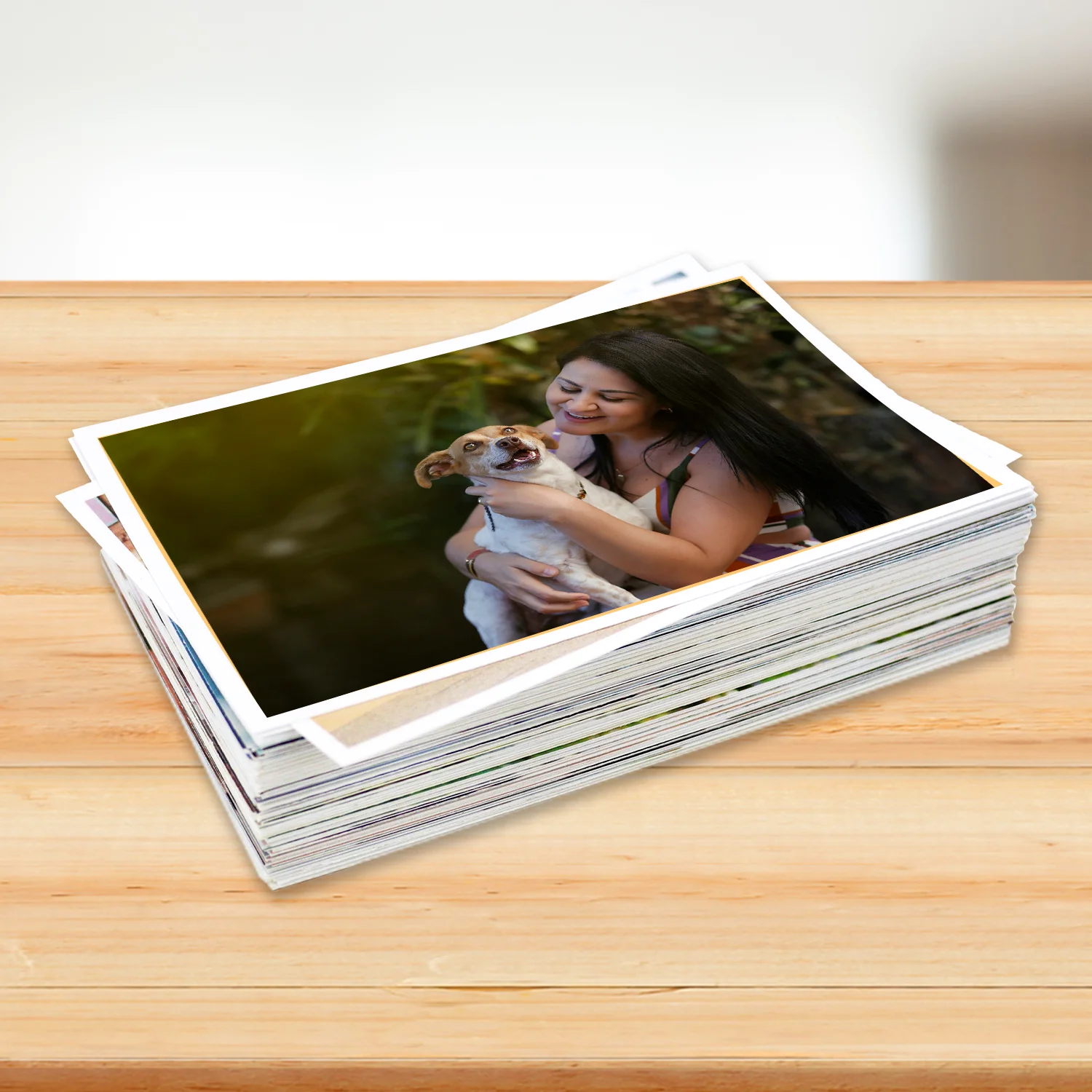 Fotolivro de capa dura no tamanho 21x30cm aberto e fechado em loop.