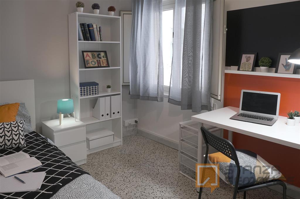 10 sq m room in Vicolo Campane a Donnalbina, Napoli