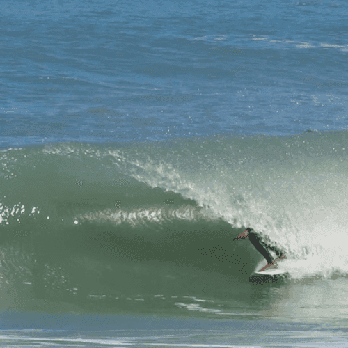 Surfer riding a wave – surfboard rental in sao-paulo