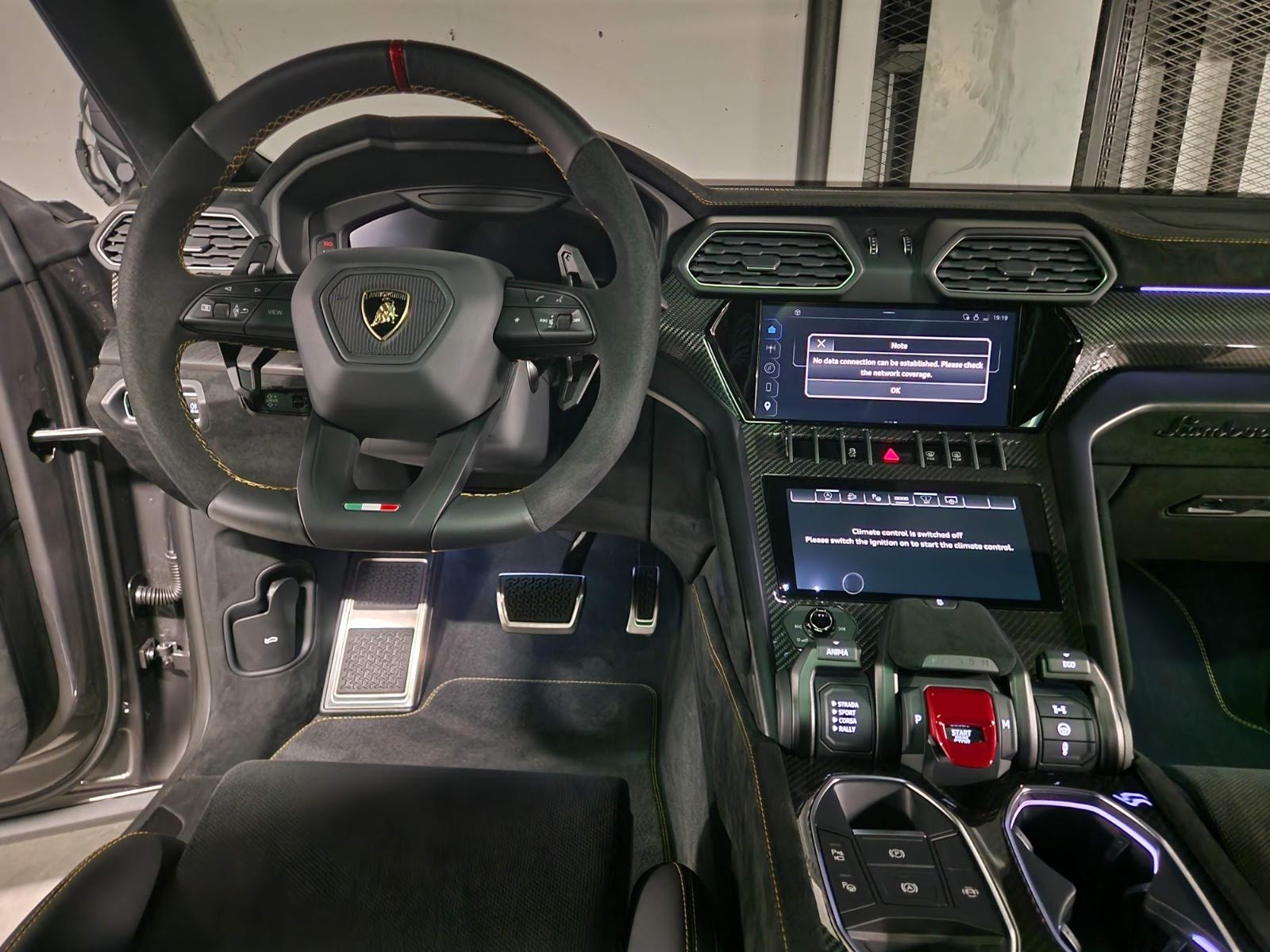 Makellos gereinigter Innenraum eines Luxuswagens – Autoreinigung Innenraum mit Premium Ergebnis