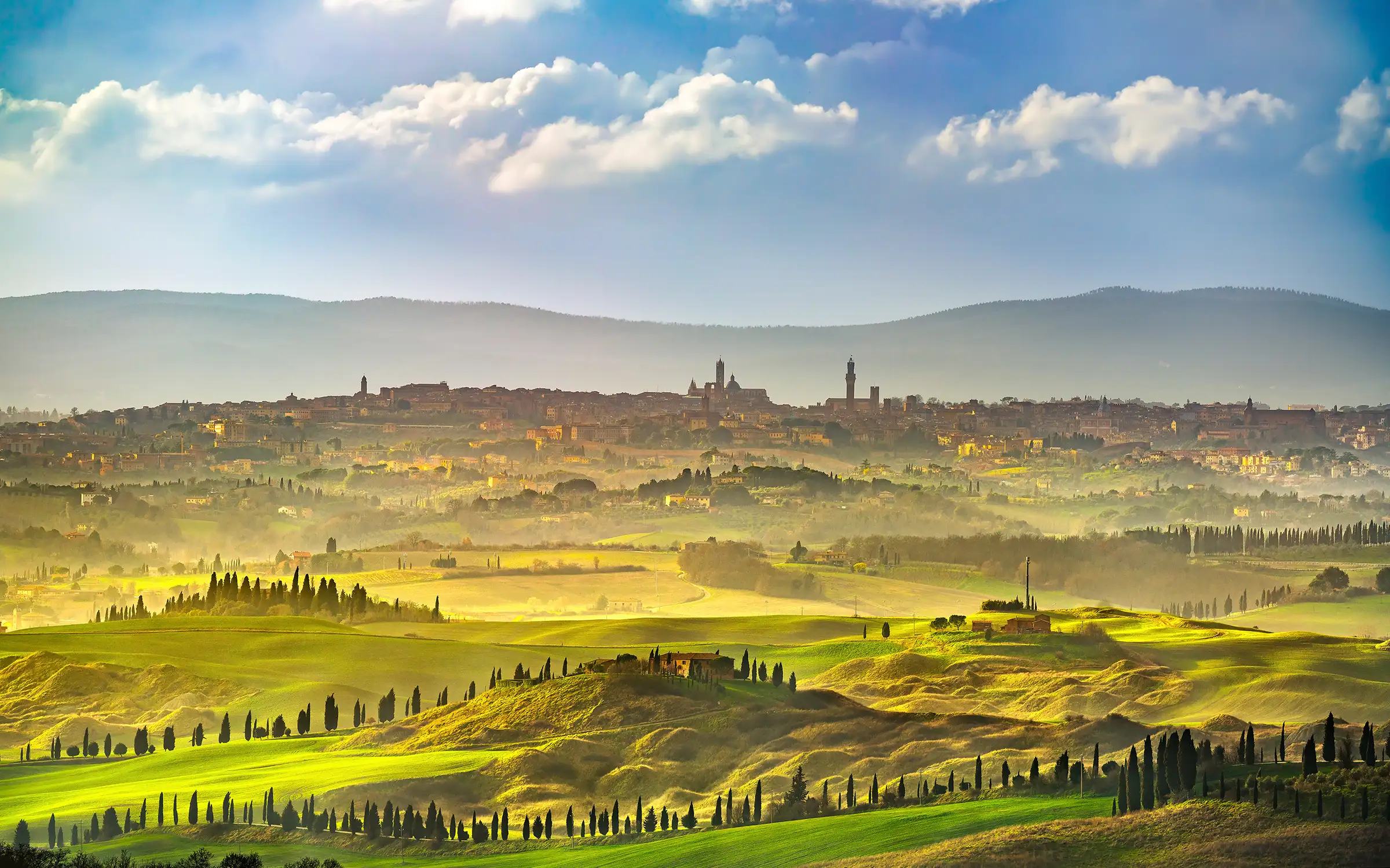 Siena – historisk by med vakker Piazza del Campo langs sykkelruten Via Francigena i Toscana | Expa Travel