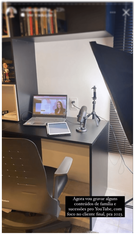AI suggesting actions like "Optimize onboarding flow" and "Raise pricing tier" based on user data.