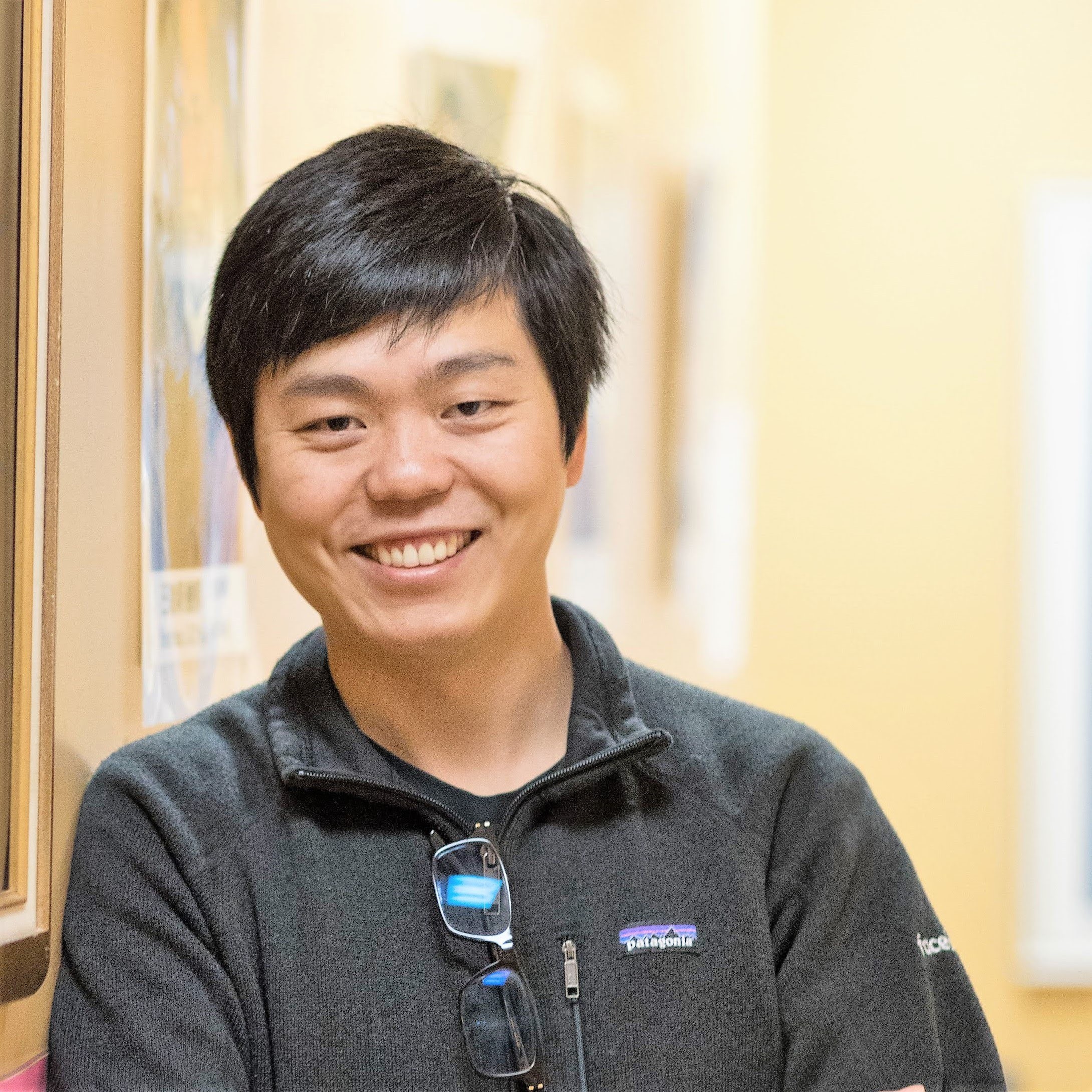 woman on focus photography