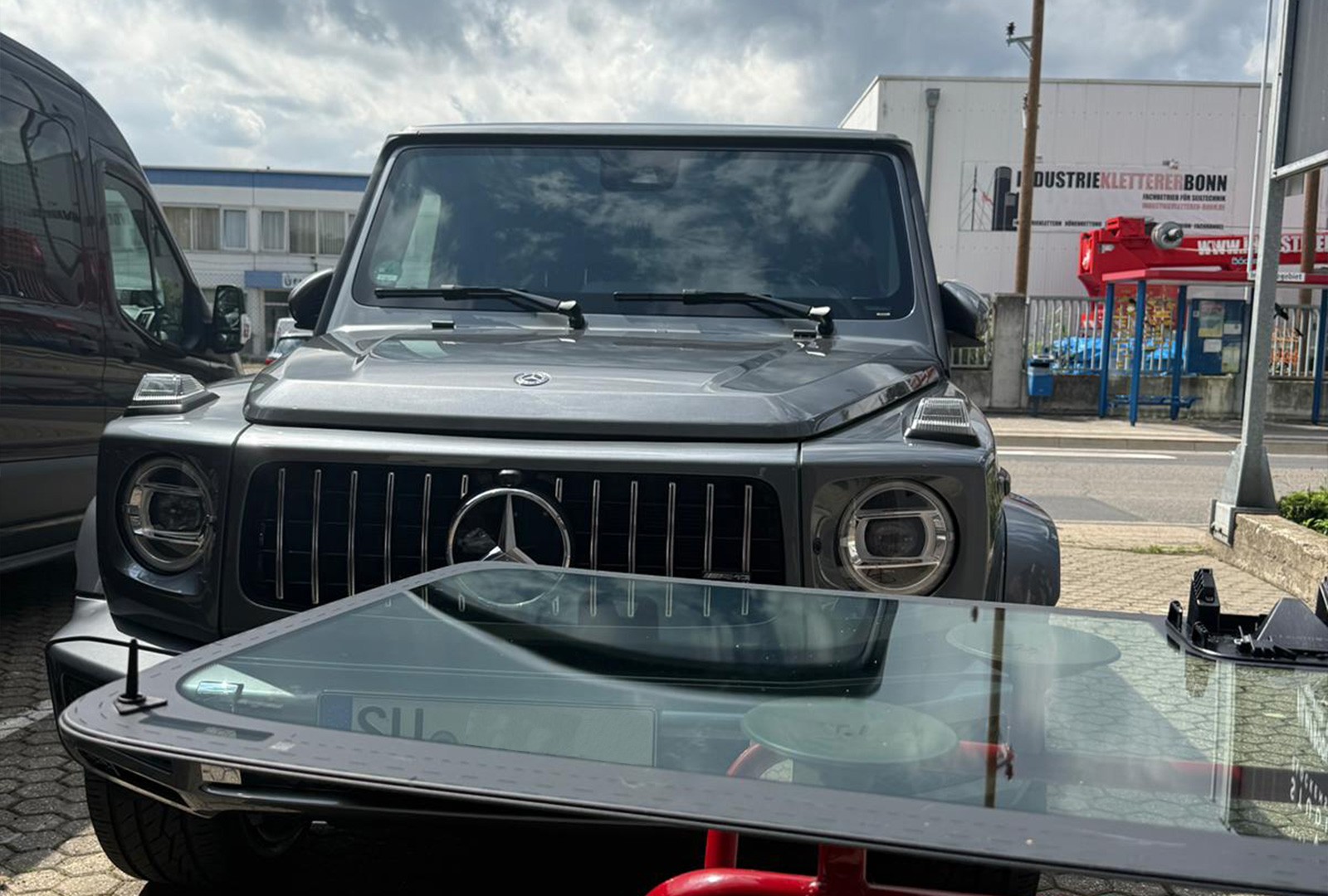 Frontscheiben wechsel von KulXpert an einer Mercedes G-Klasse