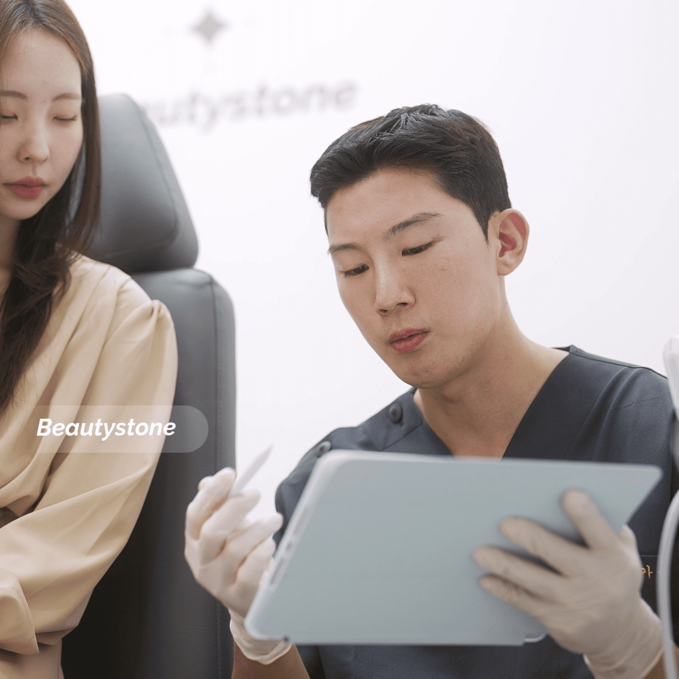 관자놀이 볼륨 부족으로 생기는 땅콩형 얼굴 구조 설명