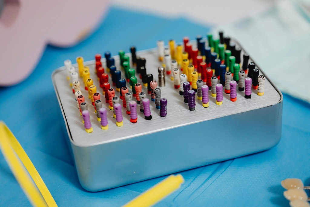 Picture of endodontic files organized in a box