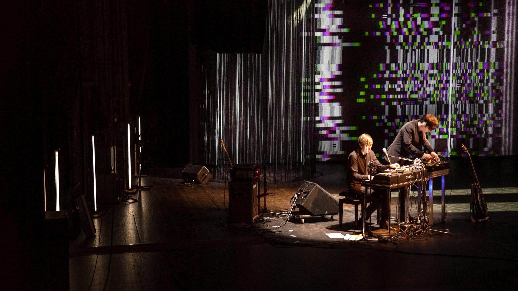 Fluctuating Light - interior architecture projection mapping