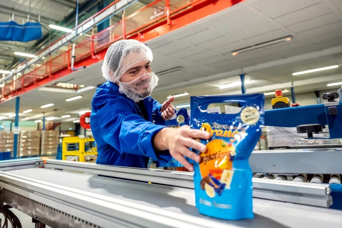 Opérateur ligne production conditionnant produits — photographe industriel Lille Hauts de France | Anteale Yann Manac’h 2025