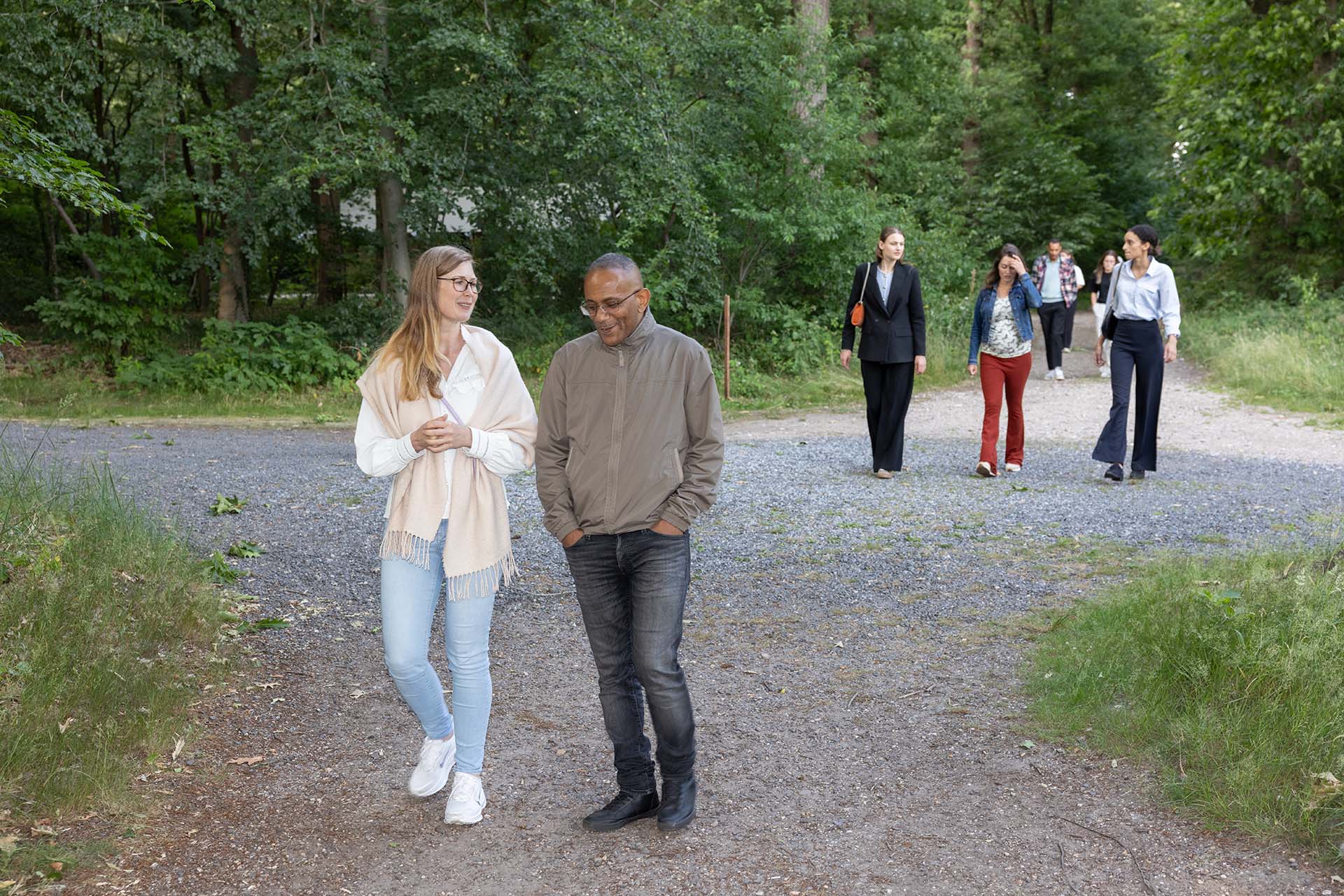 Deelnemers aan het wandelen