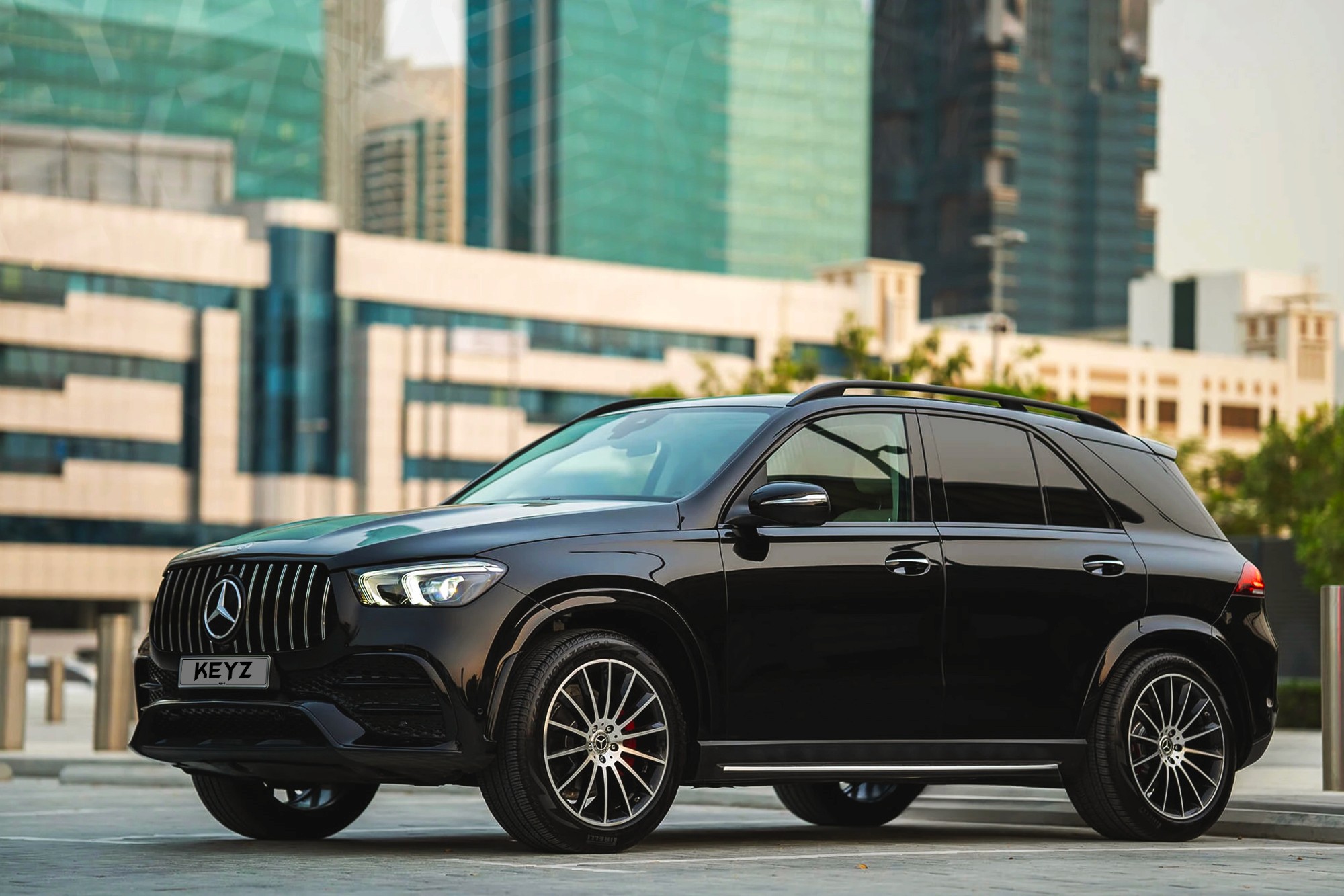 Vue extérieure Mercedes GLE 350 Noir – Location SUV à Dubaï | Keyz Rent