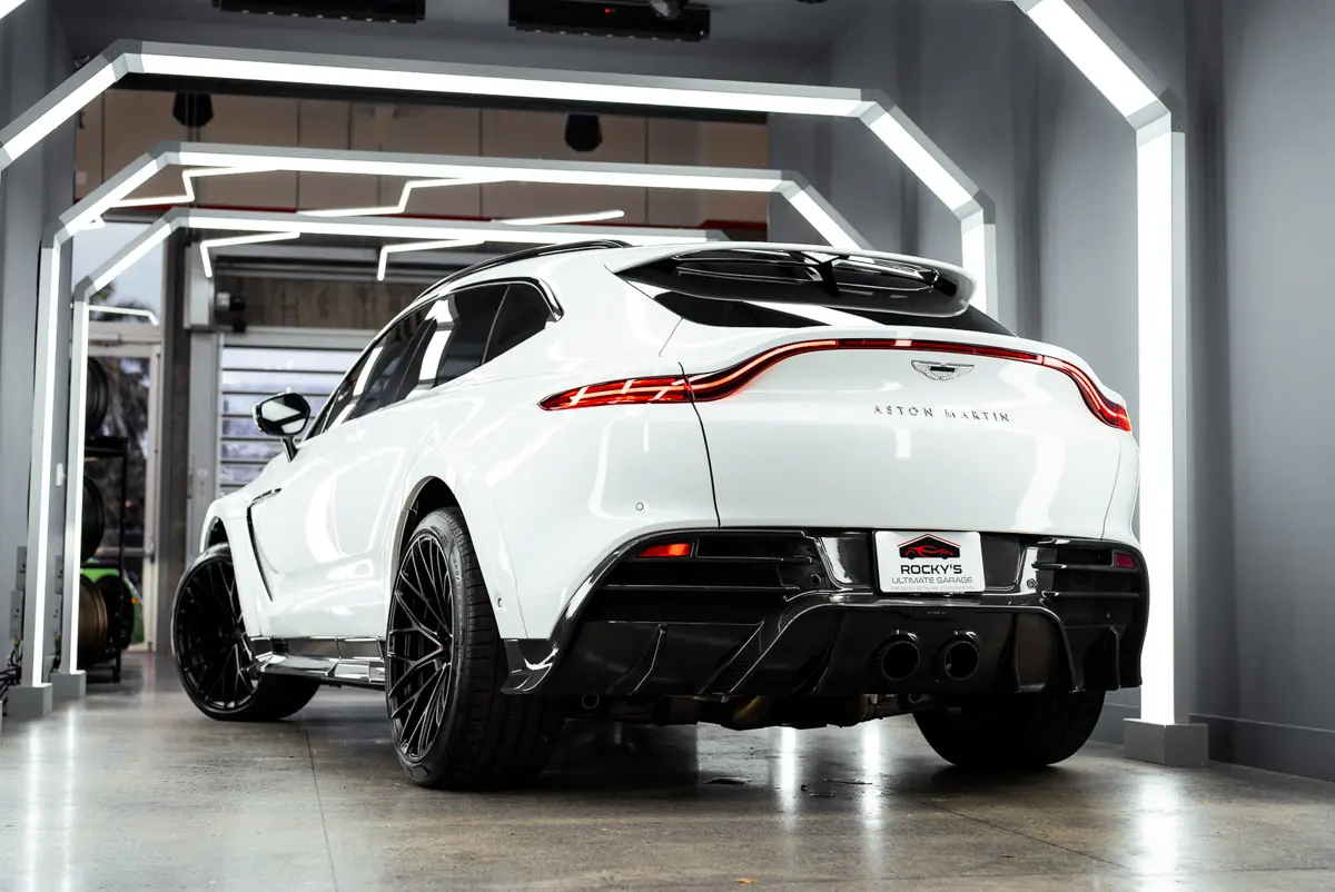 2021 Aston Martin DBX photo 30