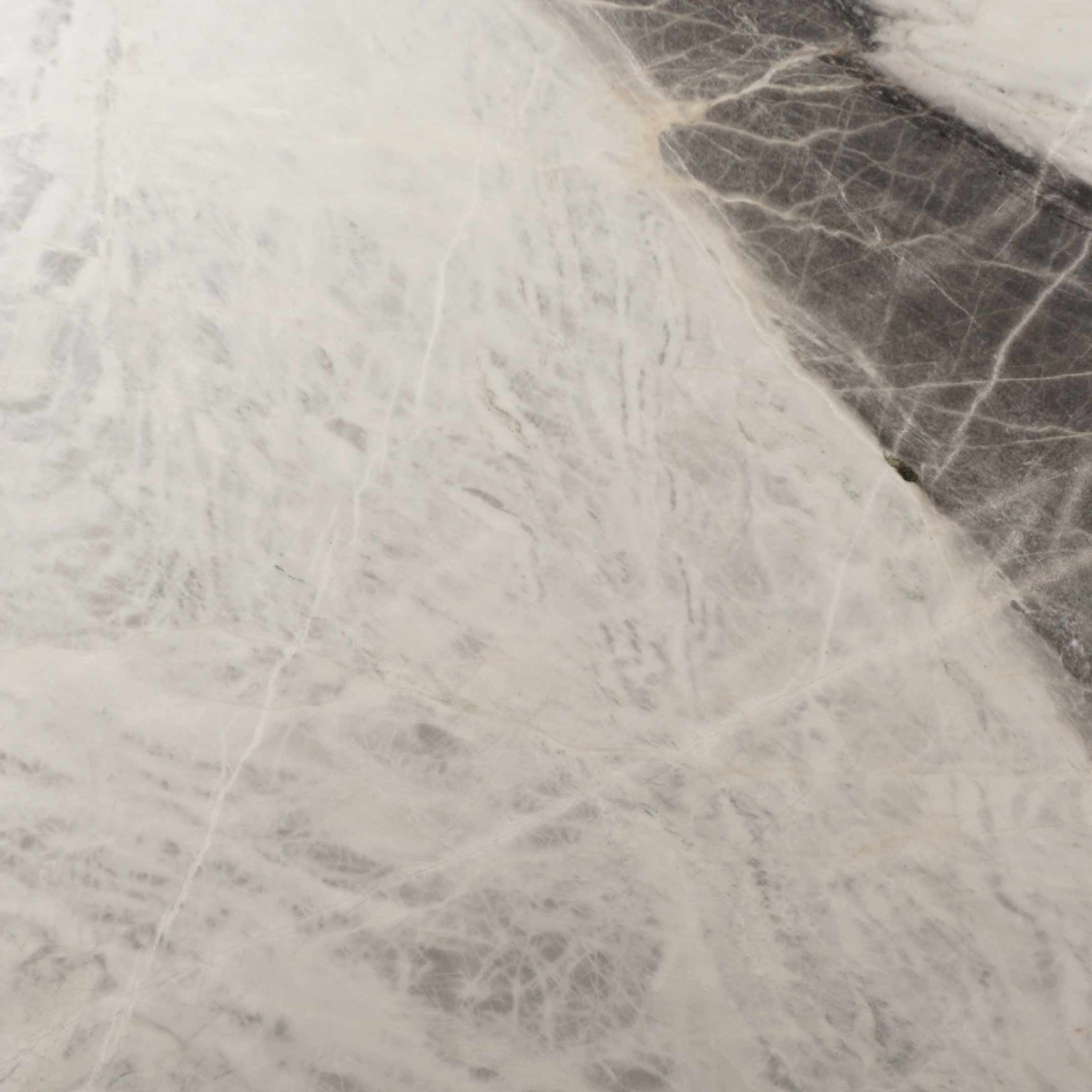 Bianco Altara weiße Marmor mit grauen Adern exklusiv bei Uniiqo Naturtsein Berlin