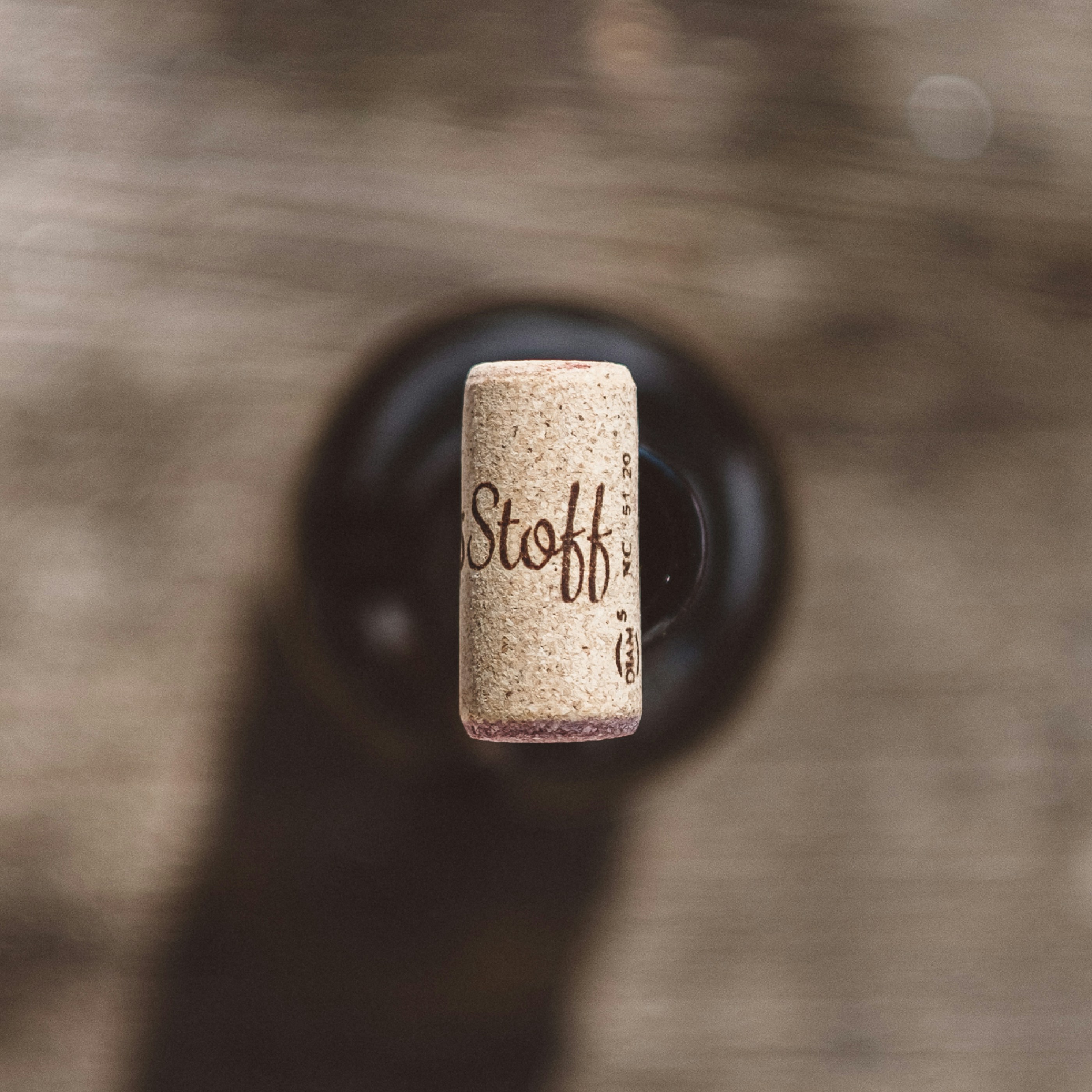 A bottle of wine with the word stoth on it