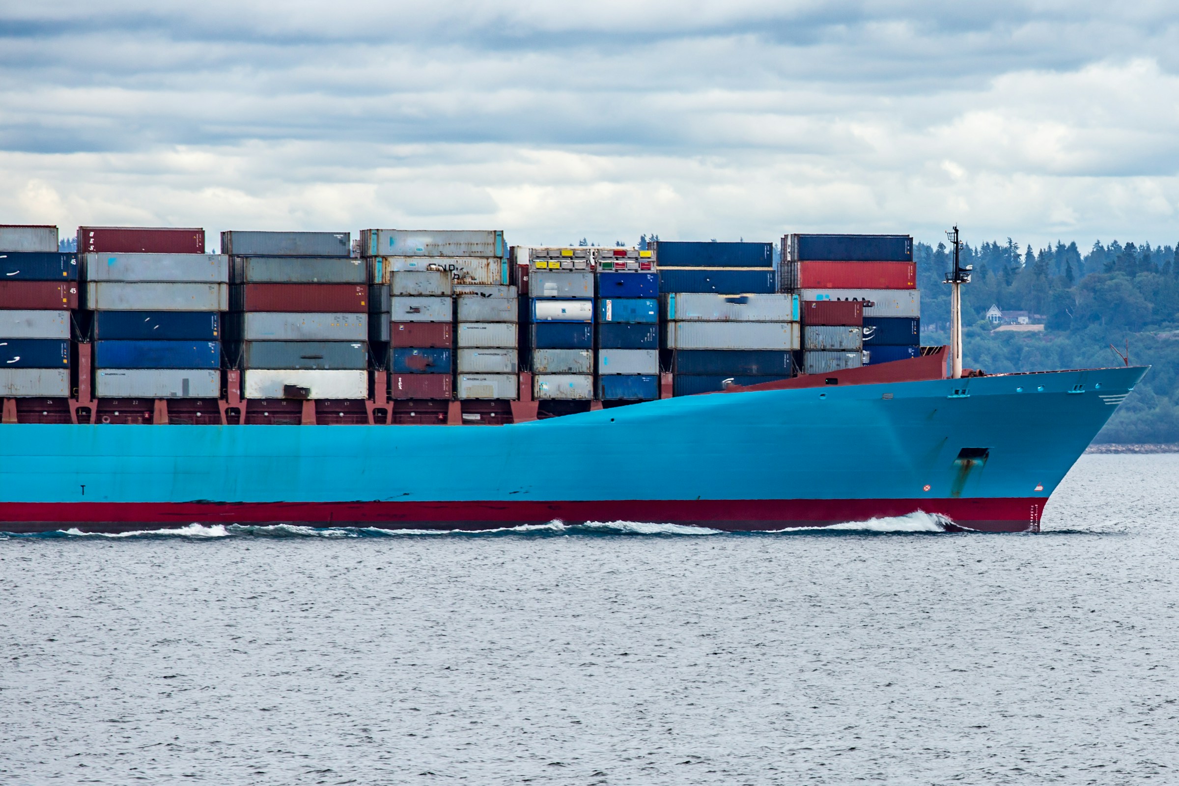 cargo for trade - Protectionism vs Free Trade