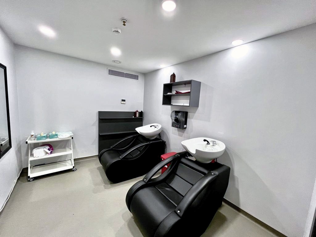 Hair Lifts Hair Transplant Clinic - Hair Washing Room