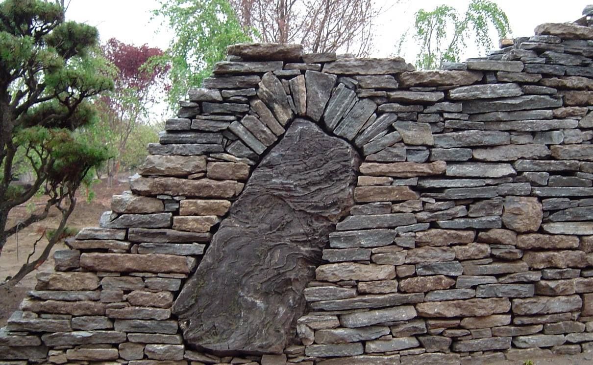 Trockenmauerkunstwerk Trockensteinmauer von John Shaw-Rimmington