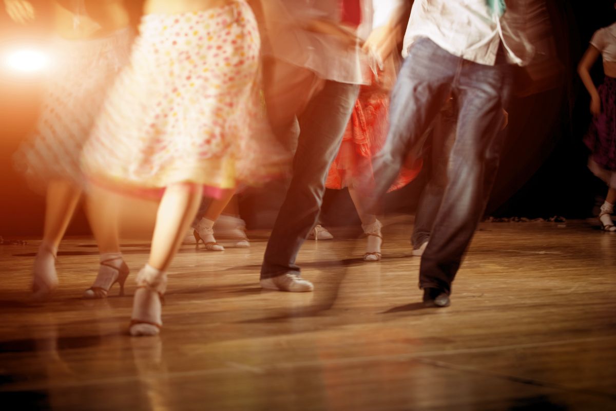 A lively crowd moving to Caribbean rhythms, as NightStyle DJs keeps the energy high with island beats and vibrant lighting.