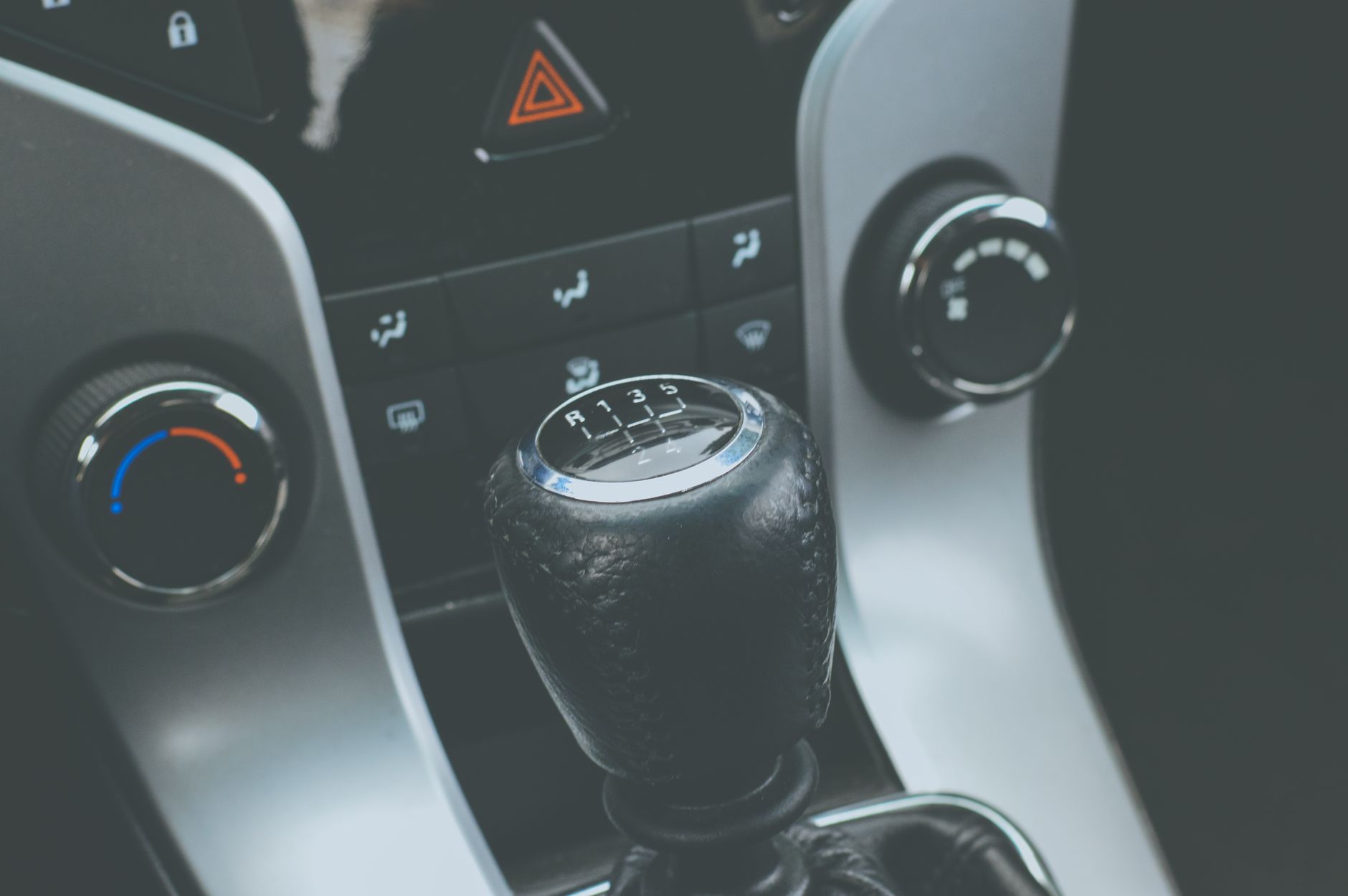 CNH para carro automático: motoristas podem ter nova regra para dirigir manual sem segundo teste