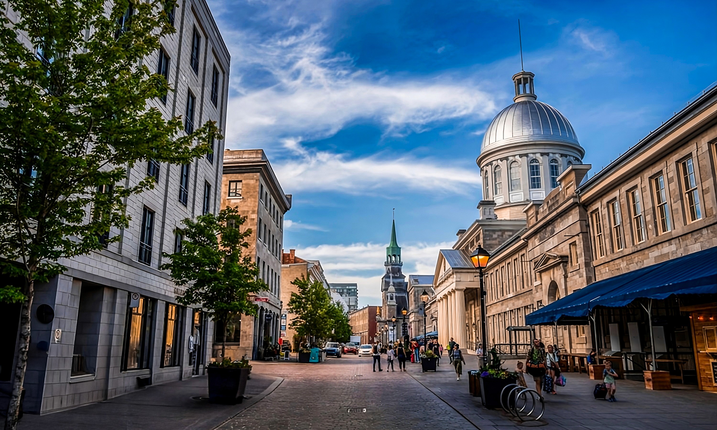 Old buildings in Montreal that look like europe