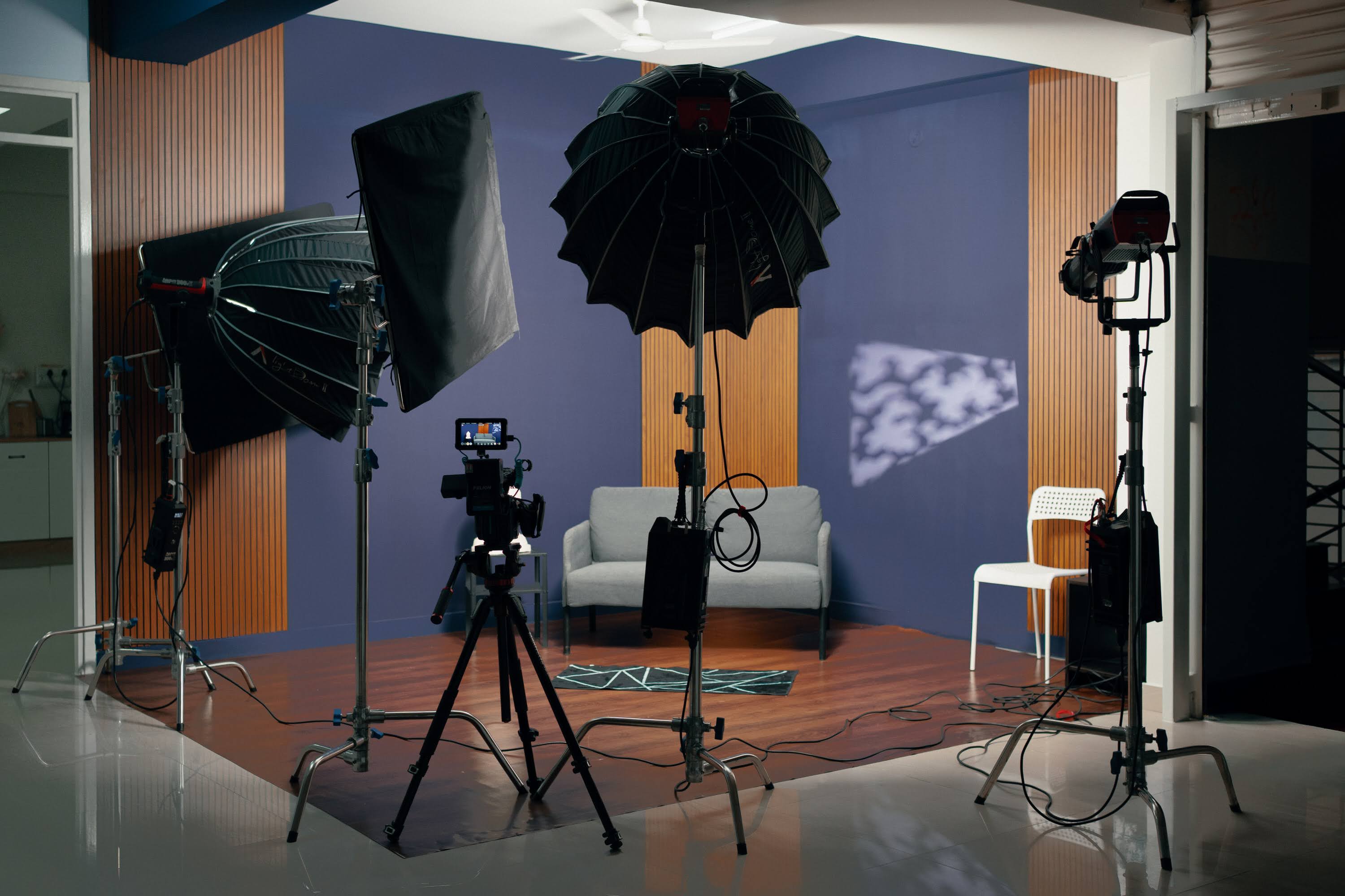 black and gray microphone stand