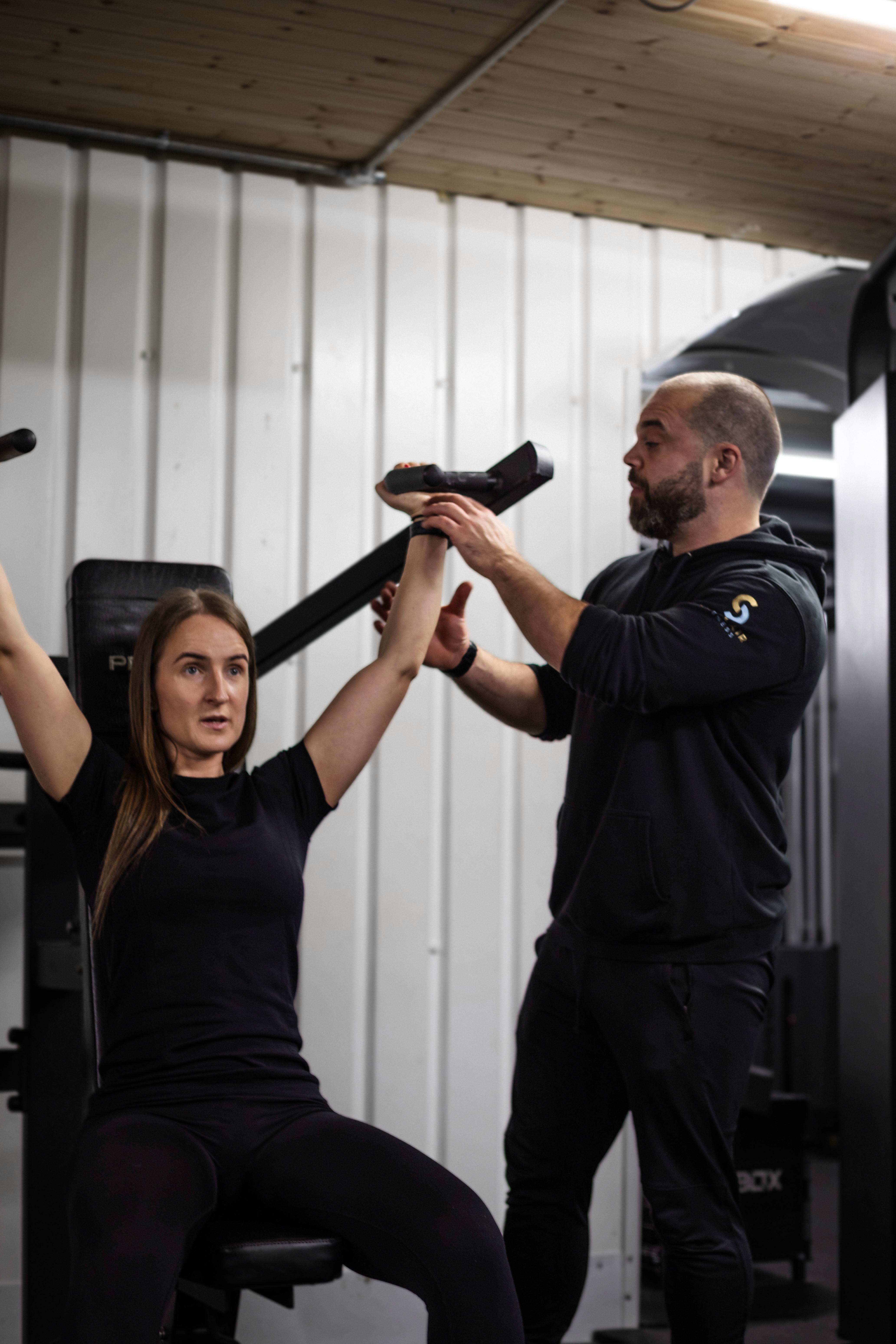 Personal trainer in London Bridge coaching strength session
