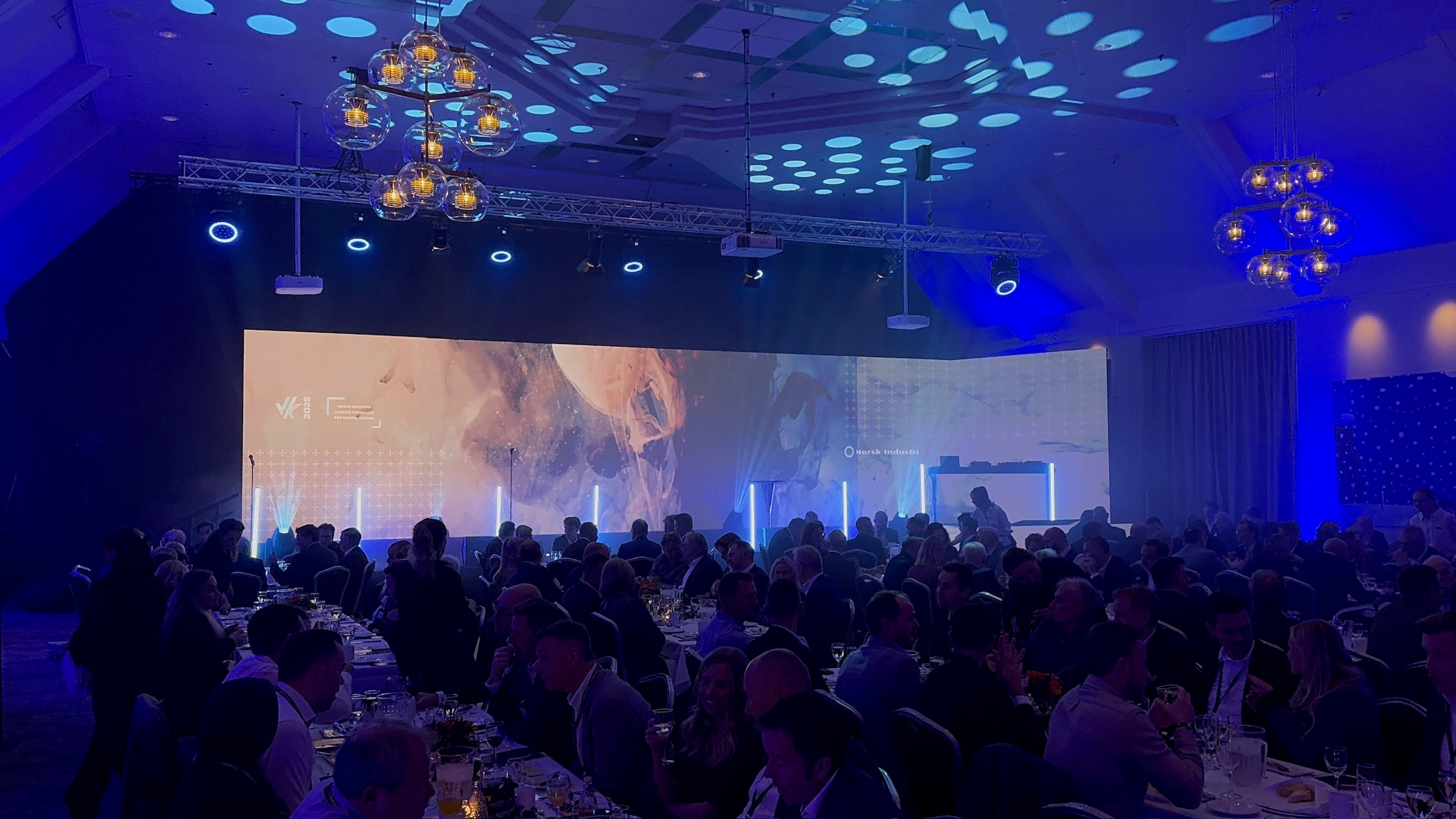 Konferanse teknikk, med ledskjerm